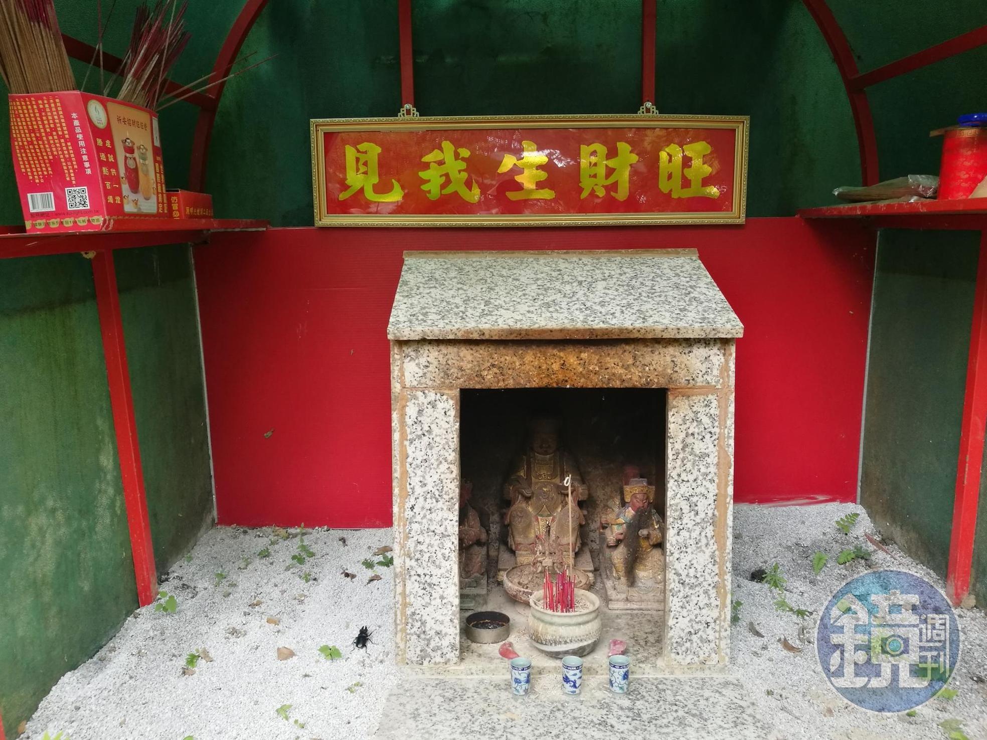 石灰坑山步道沿途會經過數個土地公廟。