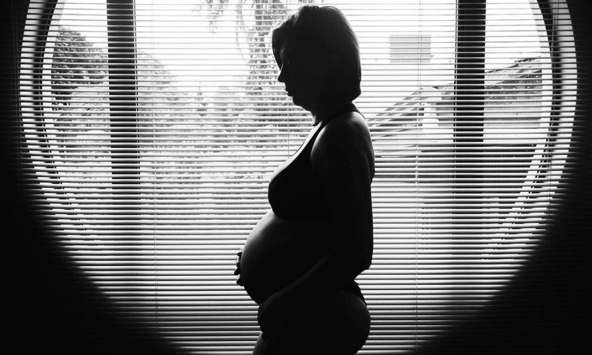 工程師不倫女同事,小三竟要人夫害正宮流產。示意圖,與當事人無關。(pixabay)