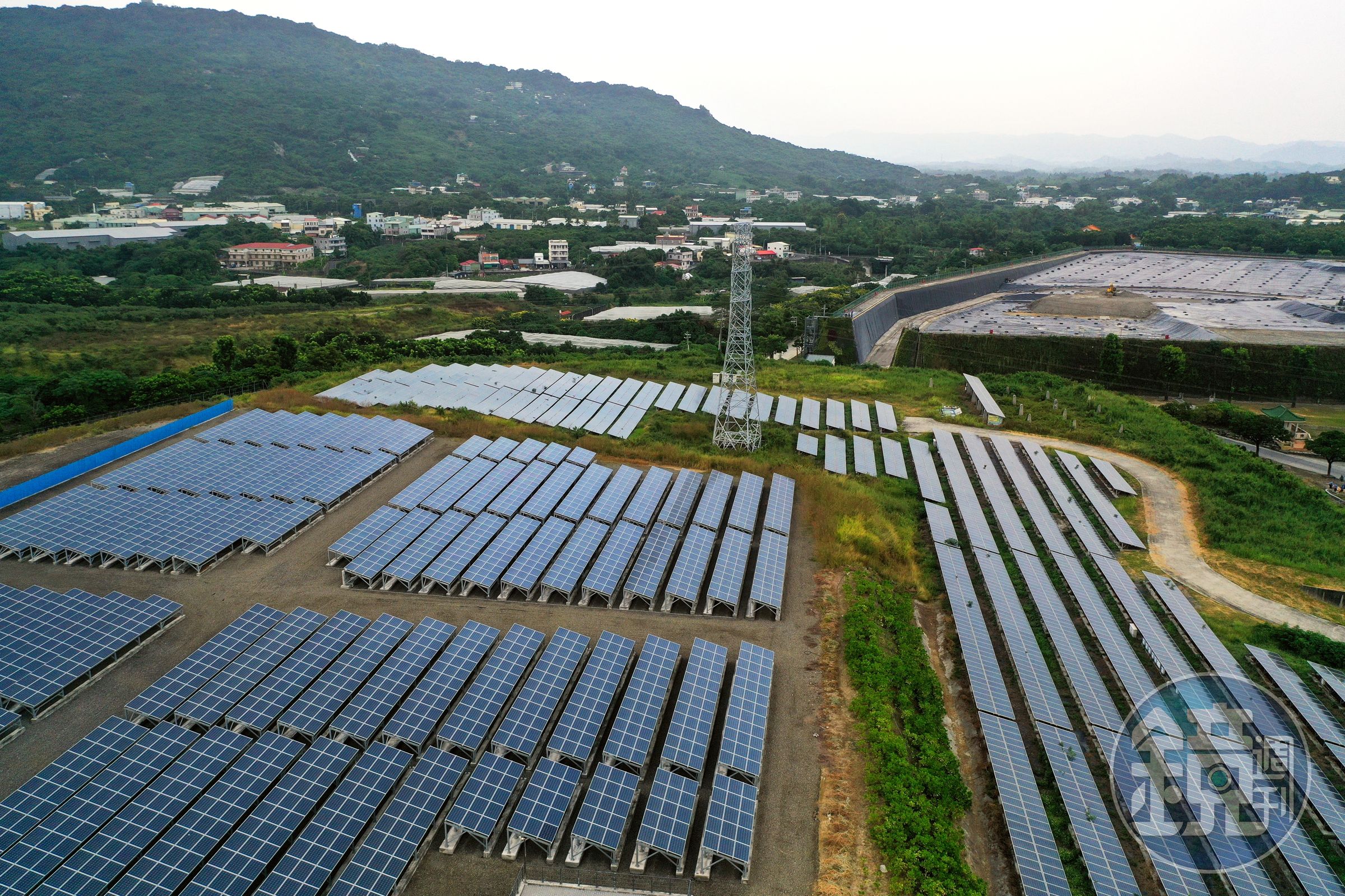 過去楊慶祥開發掩埋場，填滿了一座、覆蓋上太陽能板發電後，再找下一座開發，楊永發接任可寧衛總經理後，則改朝循環經濟園區模式推動。