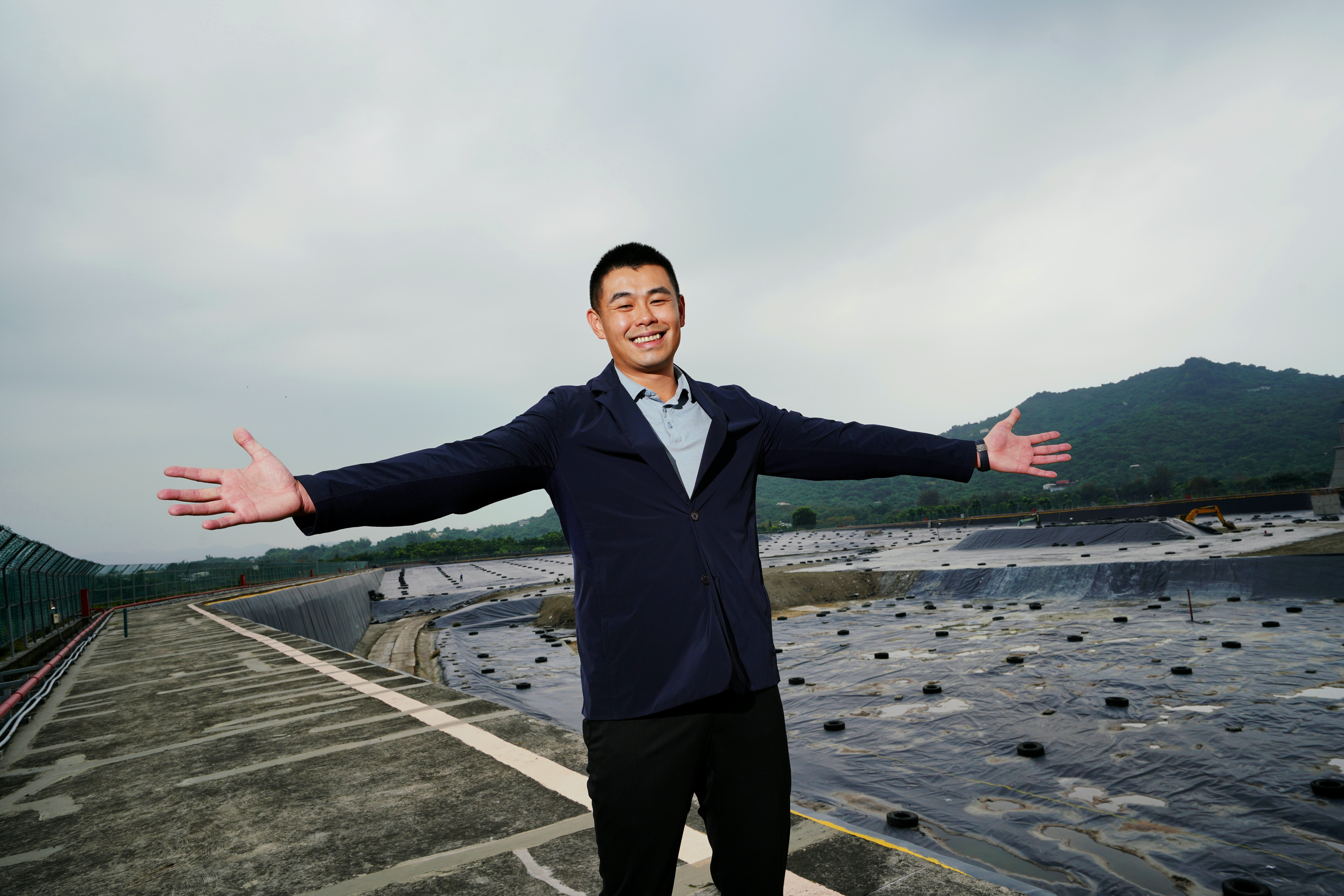 楊永發是高雄岡山楊家第三代，2年前接任可寧衛總經理，一改傳統掩埋方式，讓傳統清運處理業走上科技雲端。