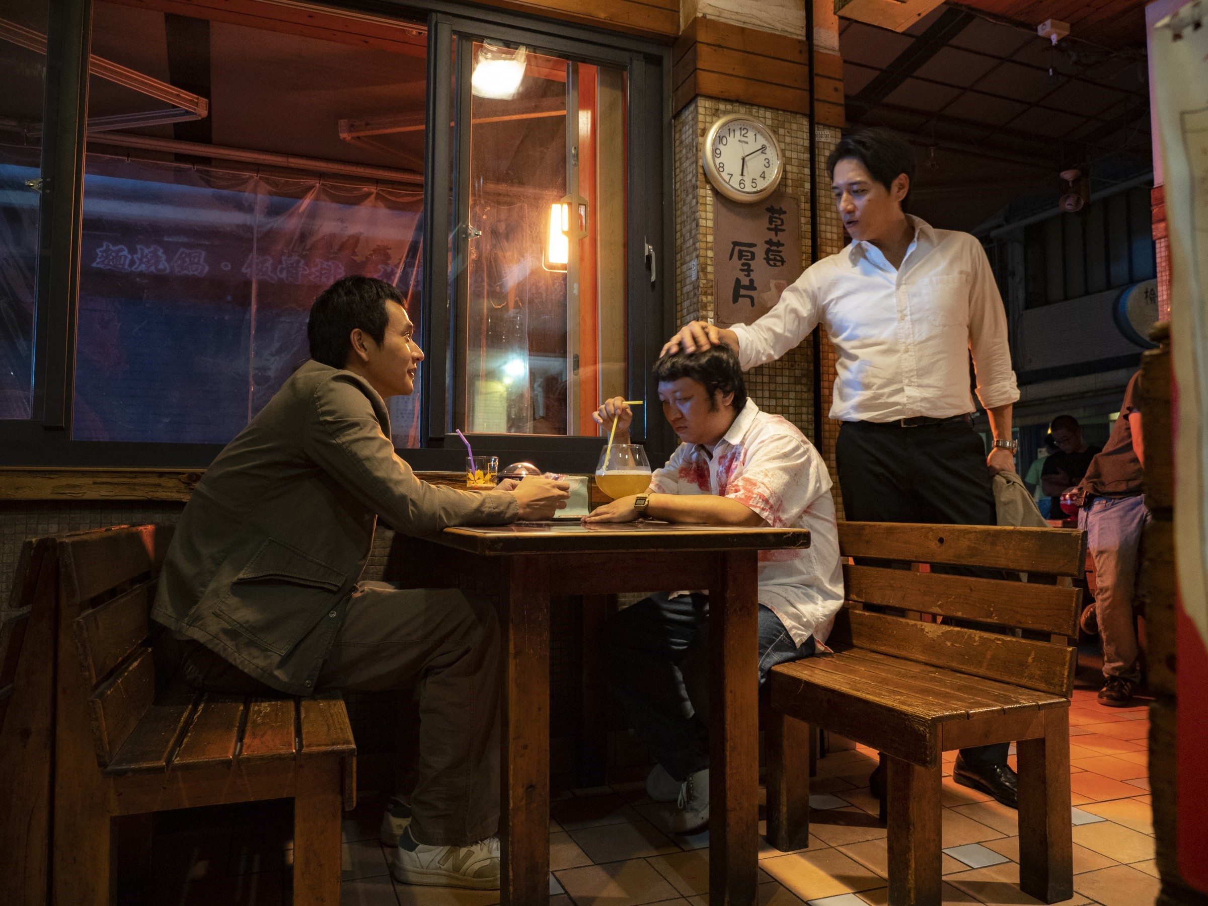 黃信堯自編自導的《同學麥娜絲》描述幾位老同學之間的友誼。（甲上提供）