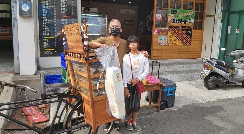 碗粿老闆表示非常感謝大家的捧場，但拒絕捐款，希望能教孩子別靠伸手活下去。（翻攝自陳媽媽碗粿臉書）