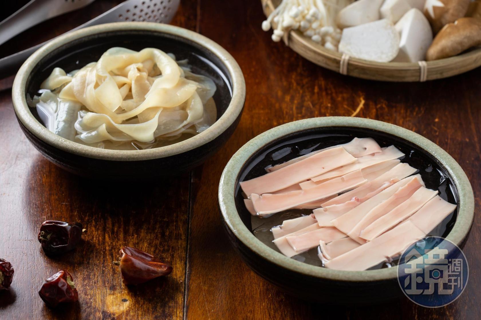口感脆嫩的「鮮鴨腸」（左）與「功夫豬黃喉」（右）是重慶式麻辣不可或缺的台柱。（皆200元／份）