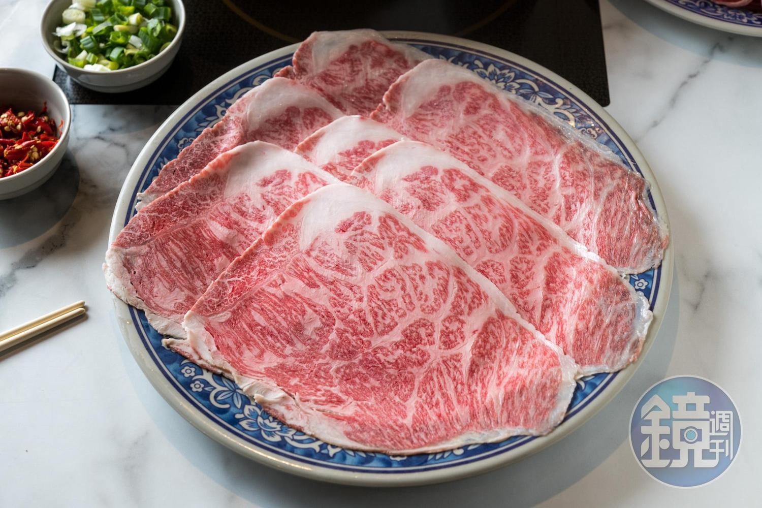高檔肉品是樂軒的強項，「至尊A5和牛」肉香飽滿，油花帶甜。（998元／份）
