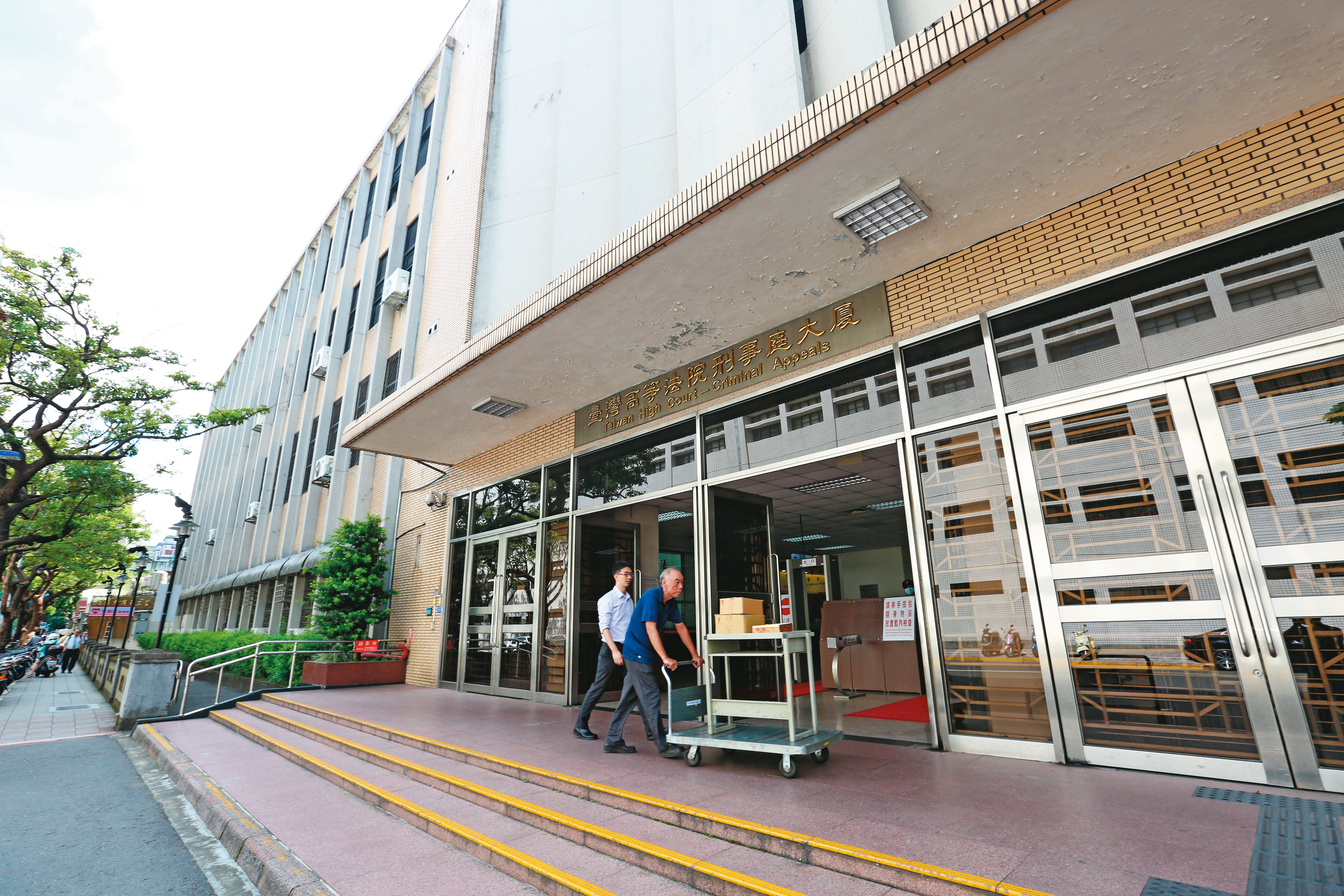 高等法院（圖）判C姓董娘無罪，另將情夫依恐嚇罪判刑4個月定讞。