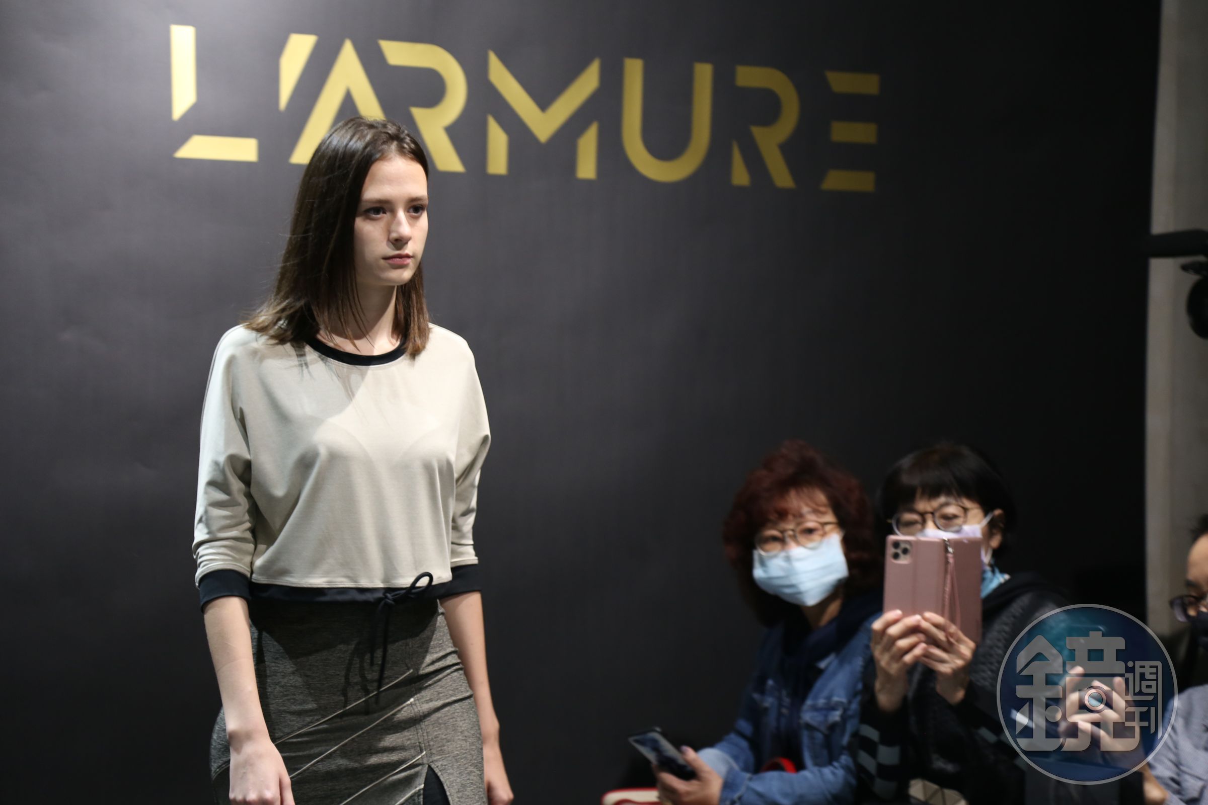 MIT時尚運動機能服飾品牌L'ARMURE攜手南緯實業紡織廠專利抗菌技術，舉辦後疫情時尚展演秀。（L'ARMURE提供）