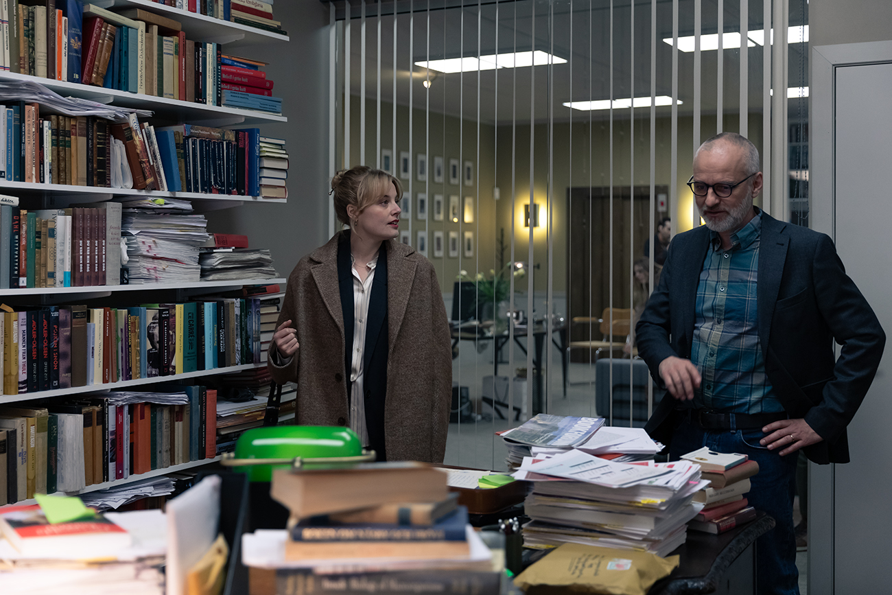 蘇菲被出版社執行長找來進行為期半年的組織改造重建，但其實這間公司基本上就是沒救的爛攤子。（Netflix提供）