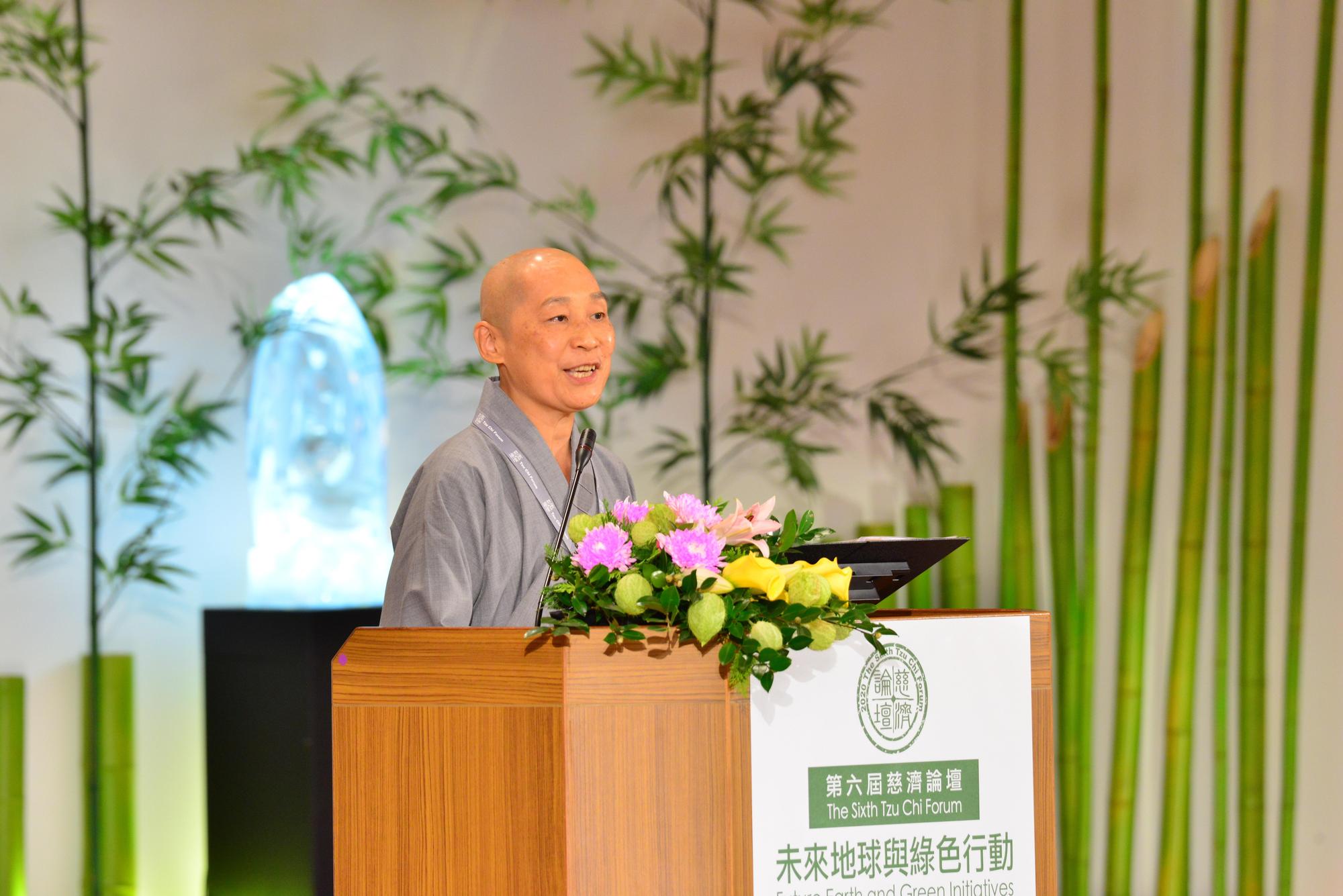 德勷法師呼籲人人應啟發愛心,與天地萬物共生息。(翻攝畫面)