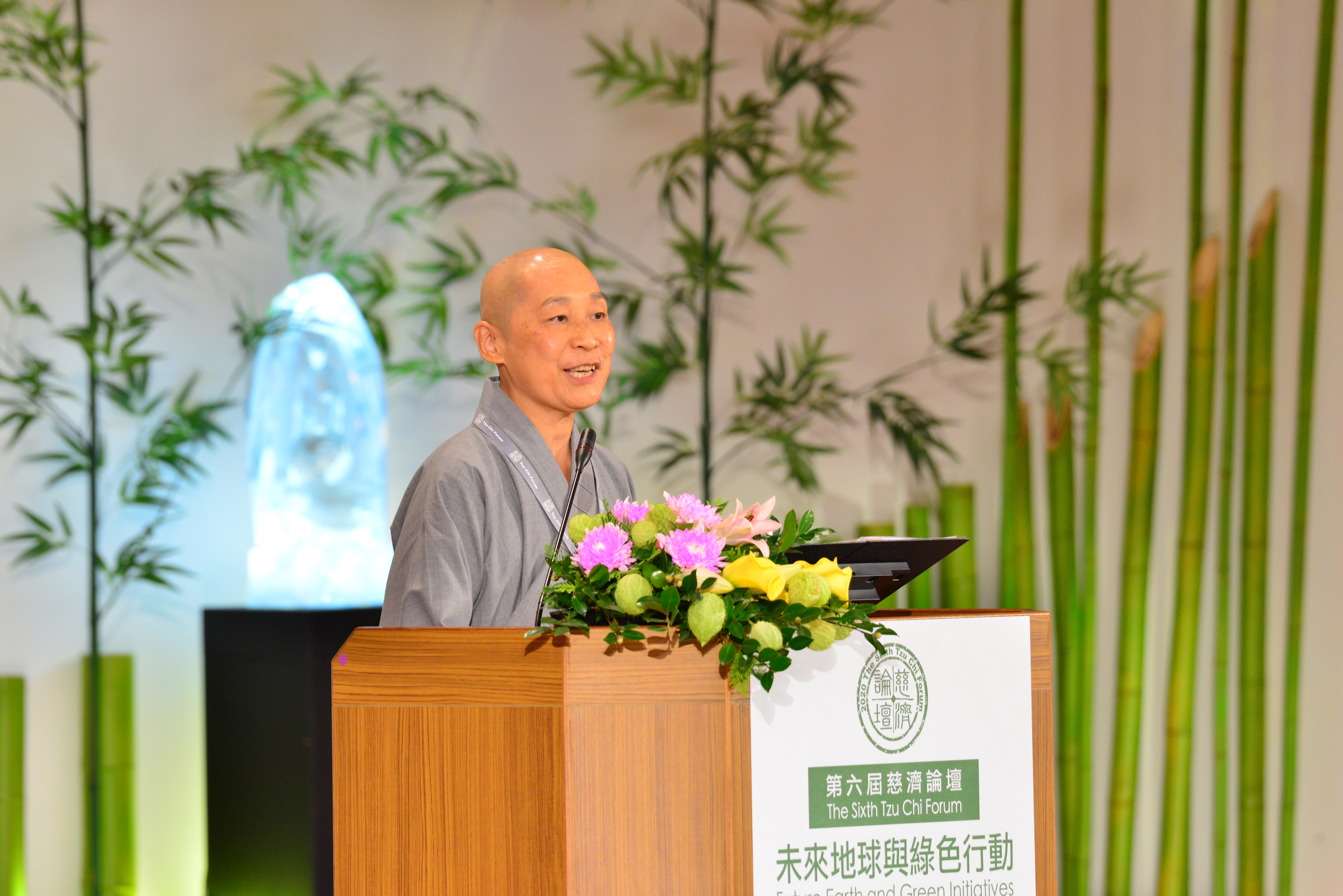 德勷法師呼籲人人應啟發愛心，與天地萬物共生息。（翻攝畫面）