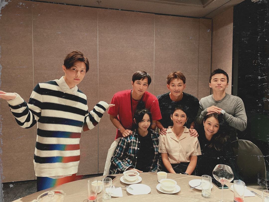 阿緯、小煜、威廉和王子聚會，沒想到大家都攜伴參加，唯獨王子一人形單影隻。（翻攝自王子IG）