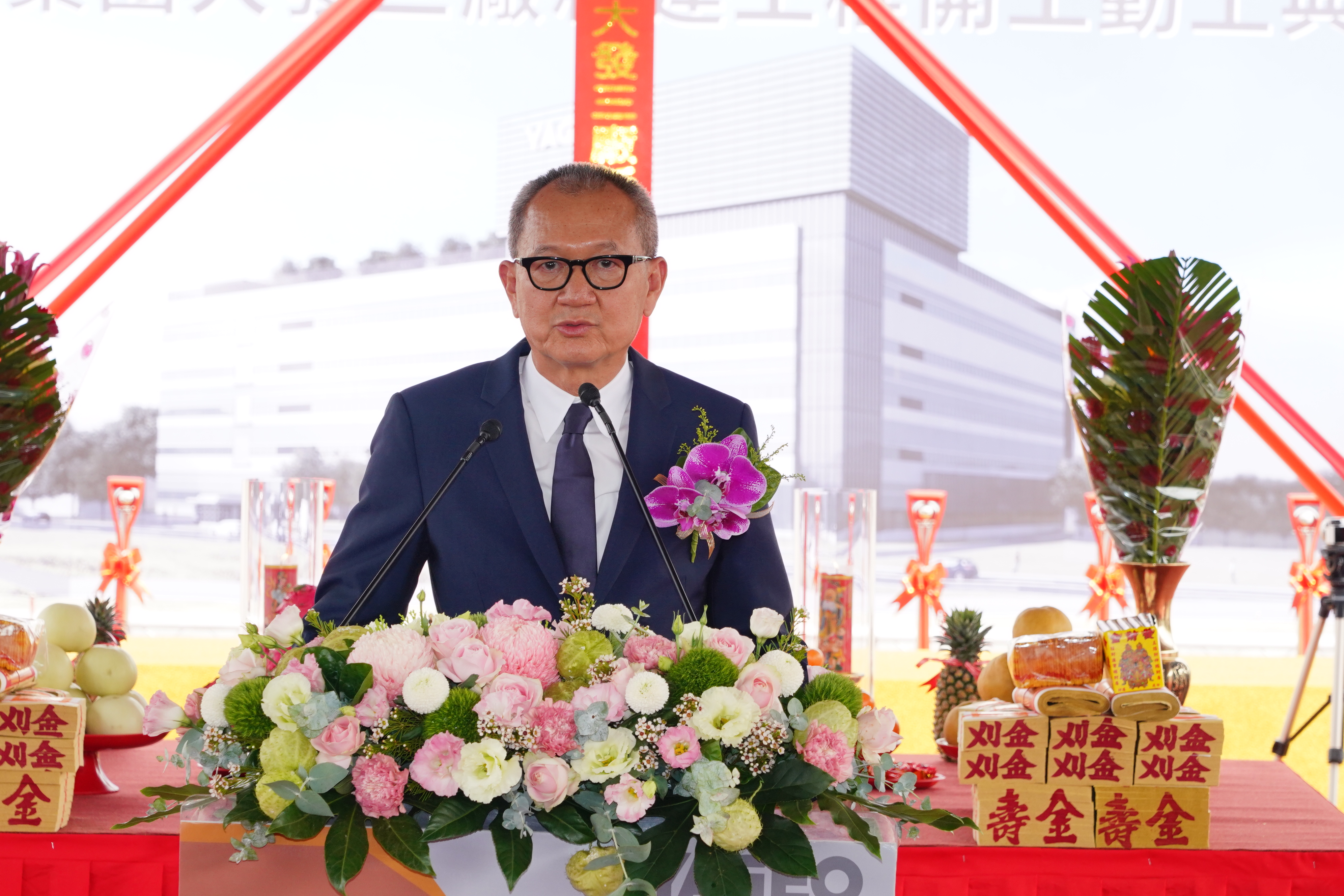 國巨上週末在高雄投資200億元興建大發三廠，董事長陳泰銘出席動土典禮。