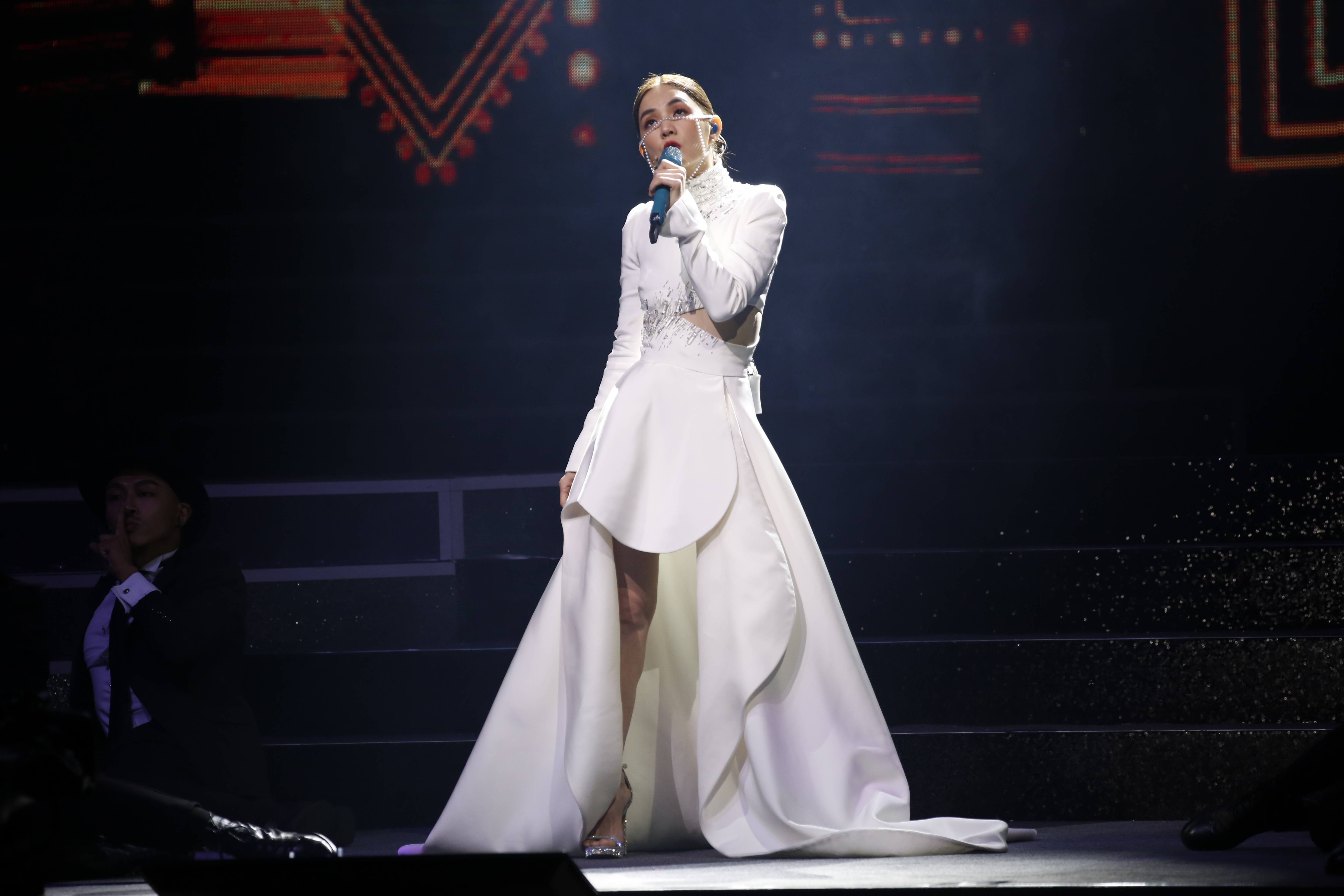 Ella昨（14日）在台北流行音樂中心首演「艾拉秀」，結尾的彩蛋影片震撼全場。