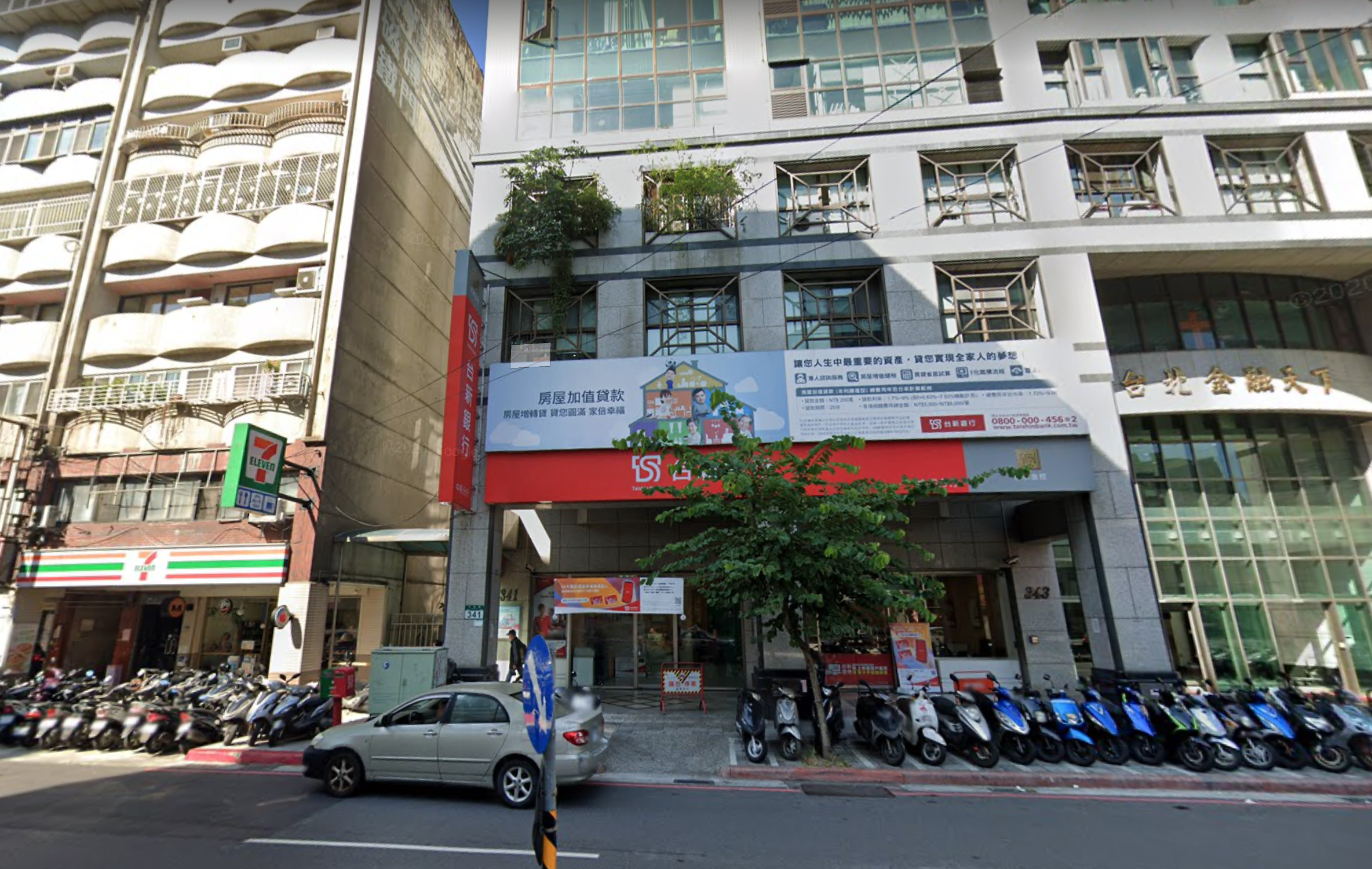 台新中和分行的理專驚傳盜領客戶存款高達上億。（翻攝自Google Map）