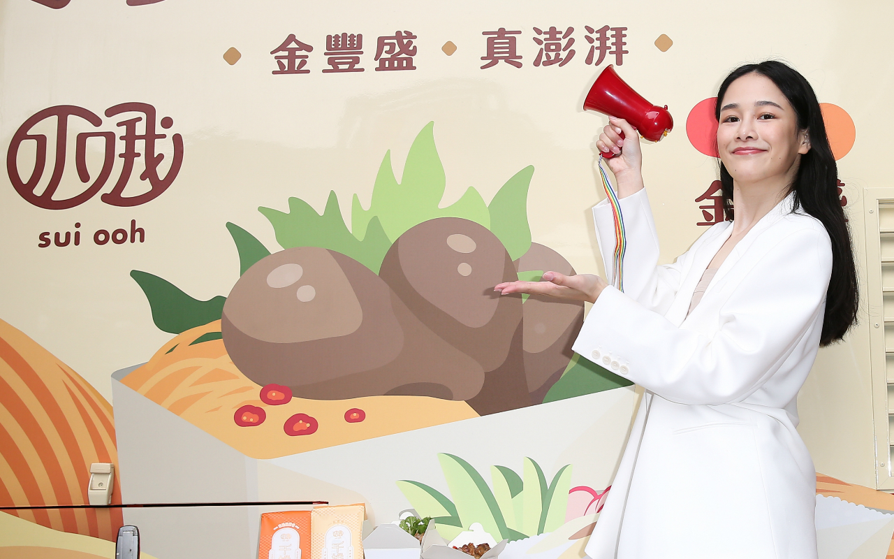 大胃王YouTuber「千千進食中」聯名國產生鮮雞肉「金豐盛」推出金水台味餐車，巡迴全台4大城市。