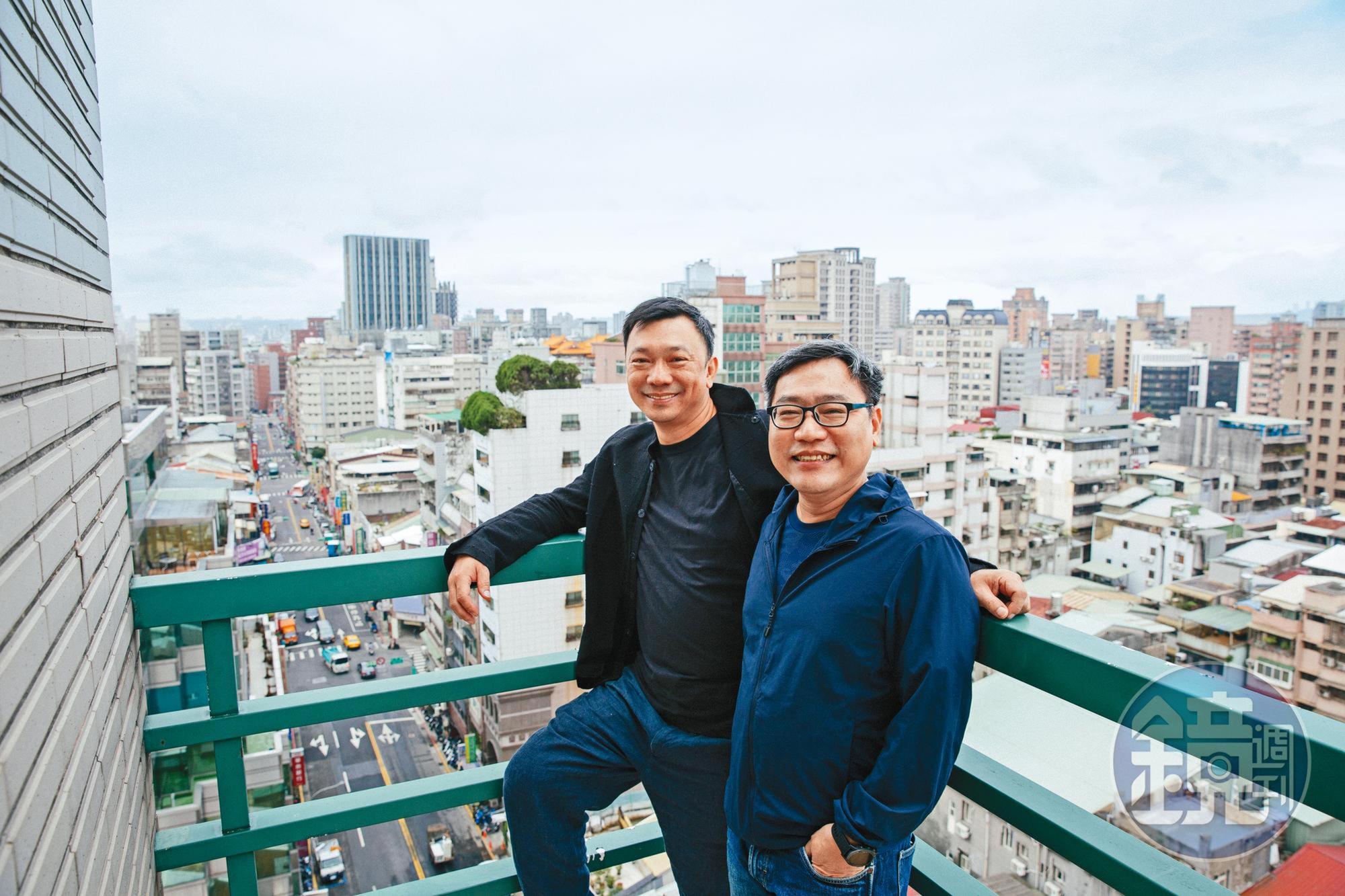 導演黃信堯(左)與剪接師賴秀雄(右)合作《同學麥娜絲》,賴秀雄在片中掌握情感節奏,呈現老同學哈拉打屁間綿密的友情。