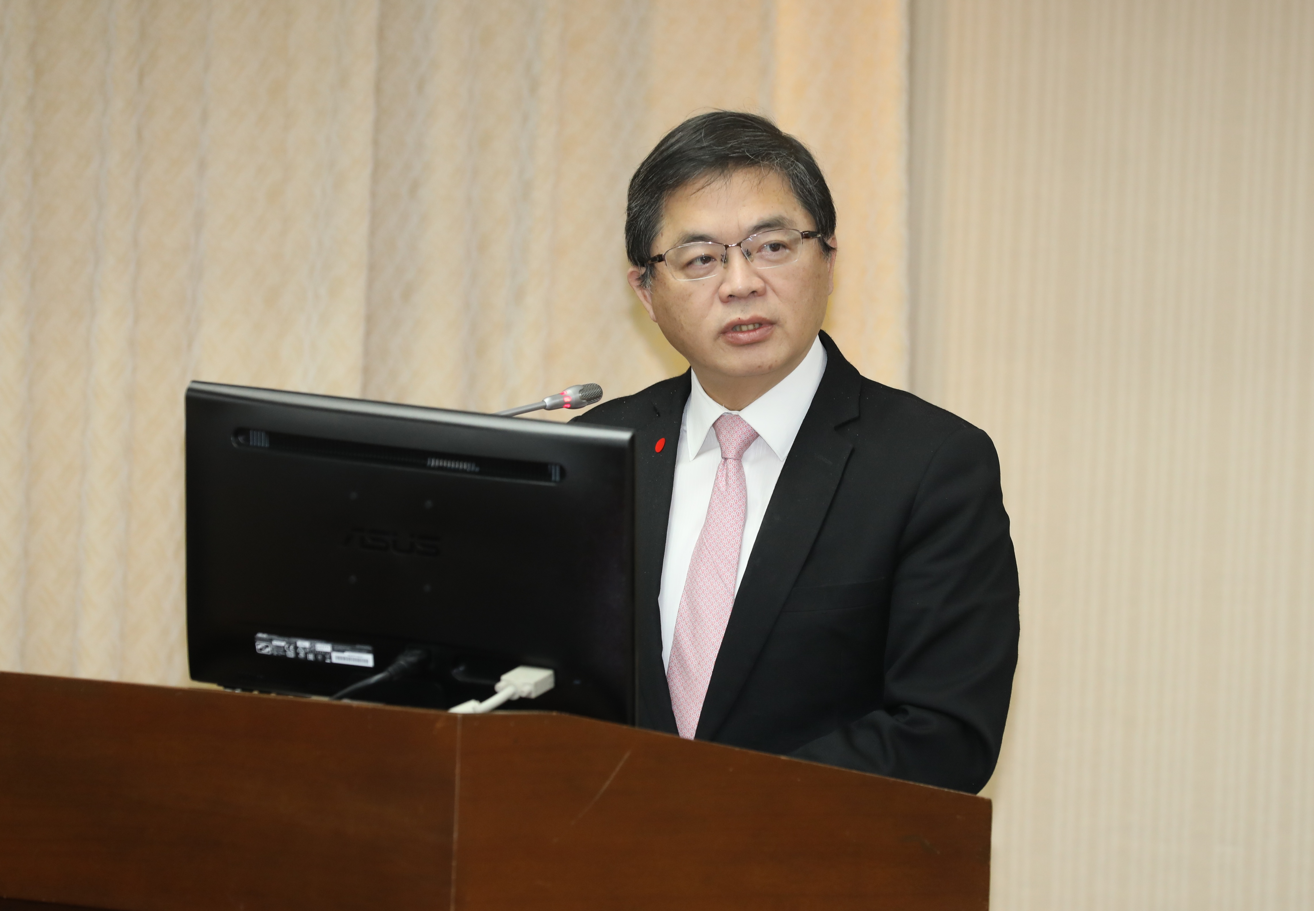 行政院祕書長李孟諺到內政委員會報告並備詢。