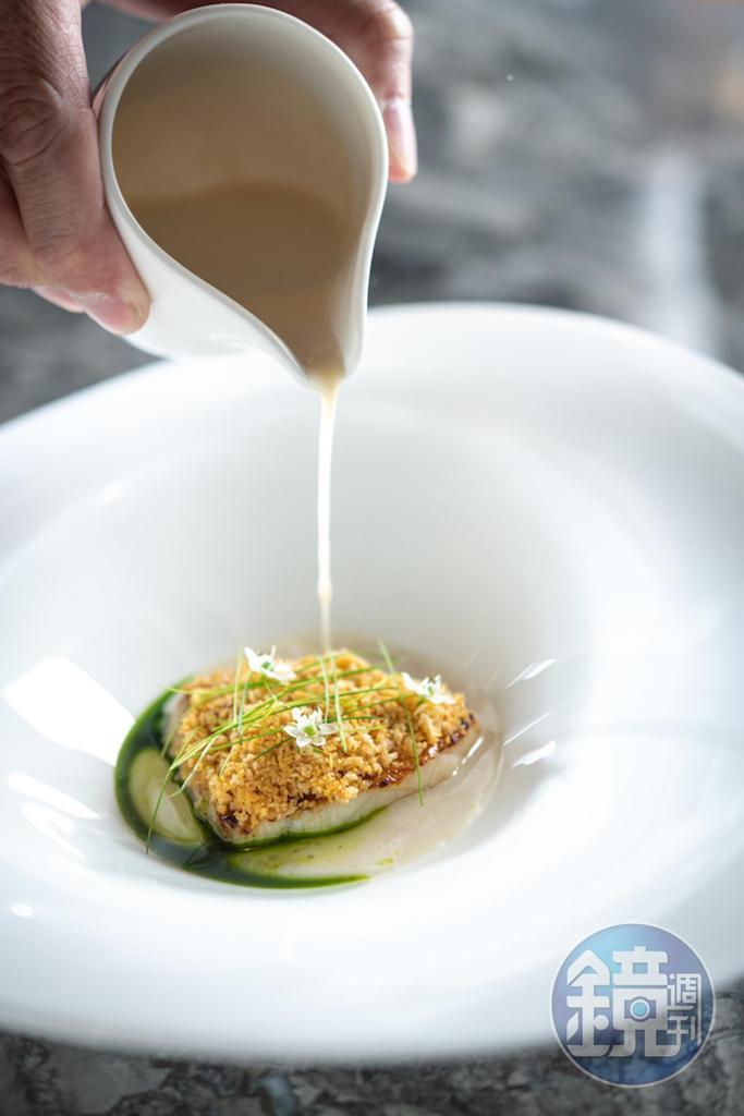 靈感來自豆酥鱈魚的「豆漿 豆酥 味噌」,加了純豆漿熬製的魚骨湯,魚肉口感鮮美細緻。(1,850元套餐菜色)