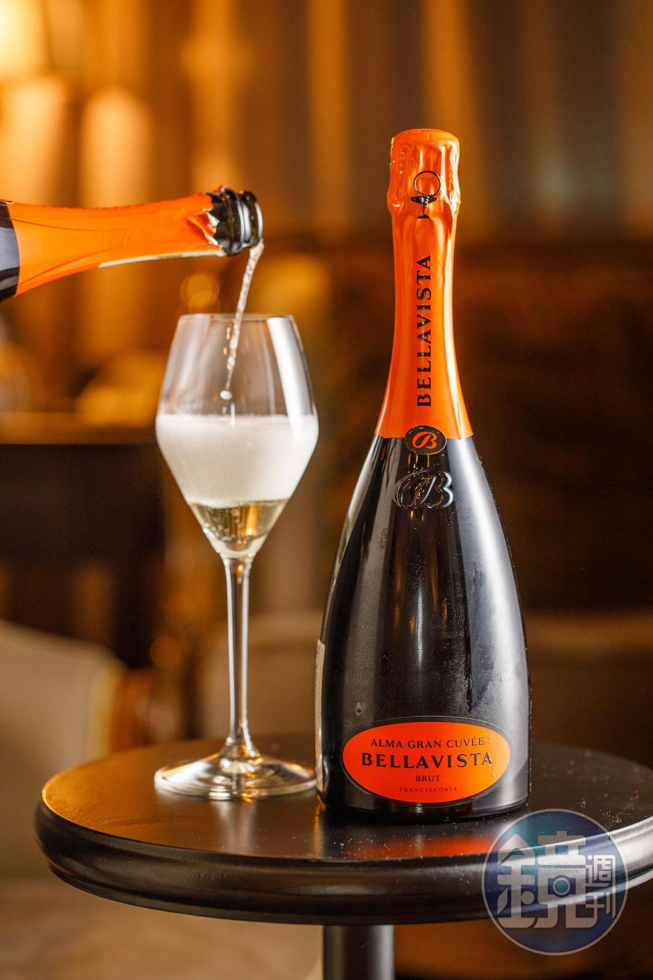 搭配開胃小點與前菜的「BELLAVISTA Alma Gran Cuvee Brut」是以香檳法製作的義大利頂級氣泡酒。(3,680元/瓶,不在餐酒搭選擇中)