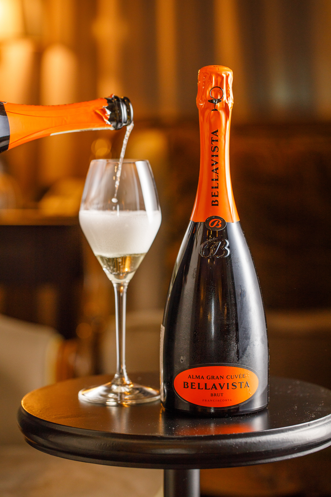 搭配開胃小點與前菜的「BELLAVISTA Alma Gran Cuvee Brut」是以香檳法製作的義大利頂級氣泡酒。（3,680元／瓶，不在餐酒搭選擇中）