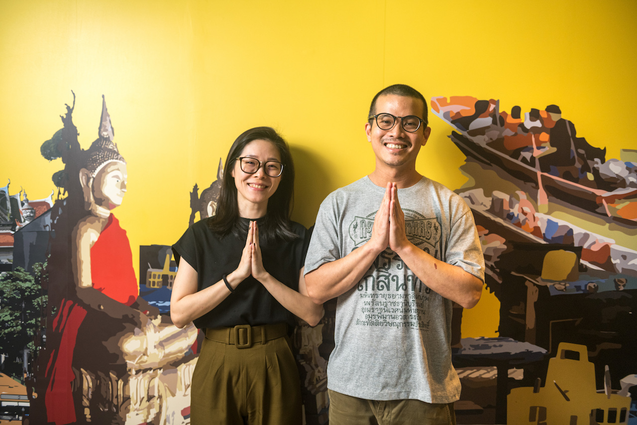 台籍的主廚汪義諠（Calvin）和太太蔡宜倩（Jennifer）都在曼谷長大、求學，2人現在定居台灣，多數人眼中的異國料理其實是深植2人心中的家的味道。