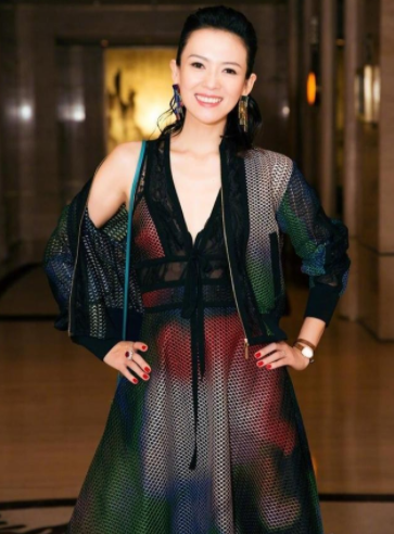 章子怡爸媽曾非常反對她和汪峰交往，如今兩人育有一子一女。（翻攝章子怡微博）