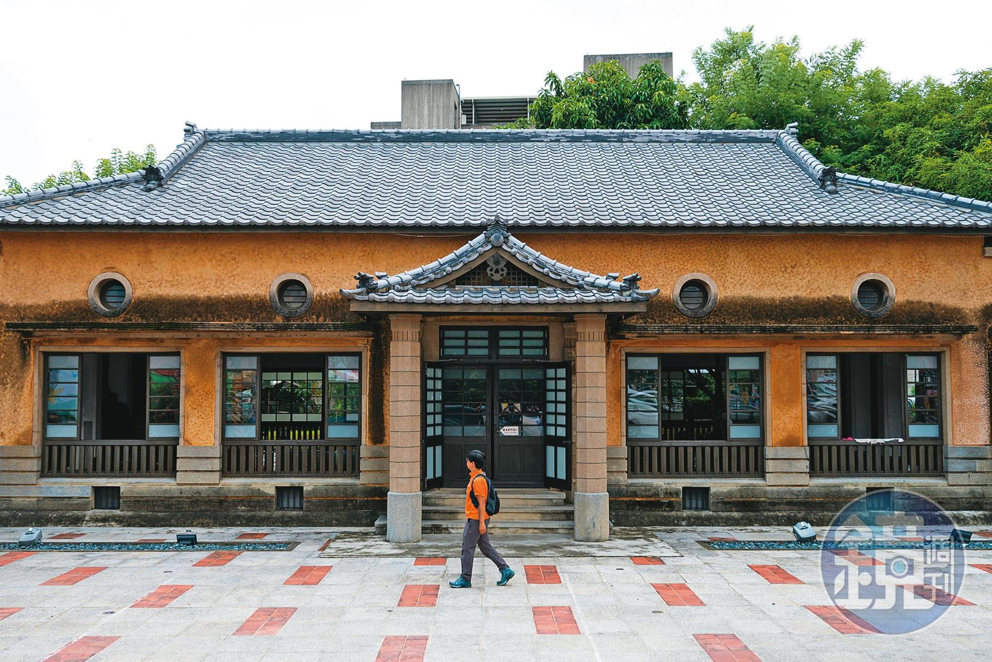 「新化郡武德殿」氣勢恢宏，日治時期原本就是強身練武之地。