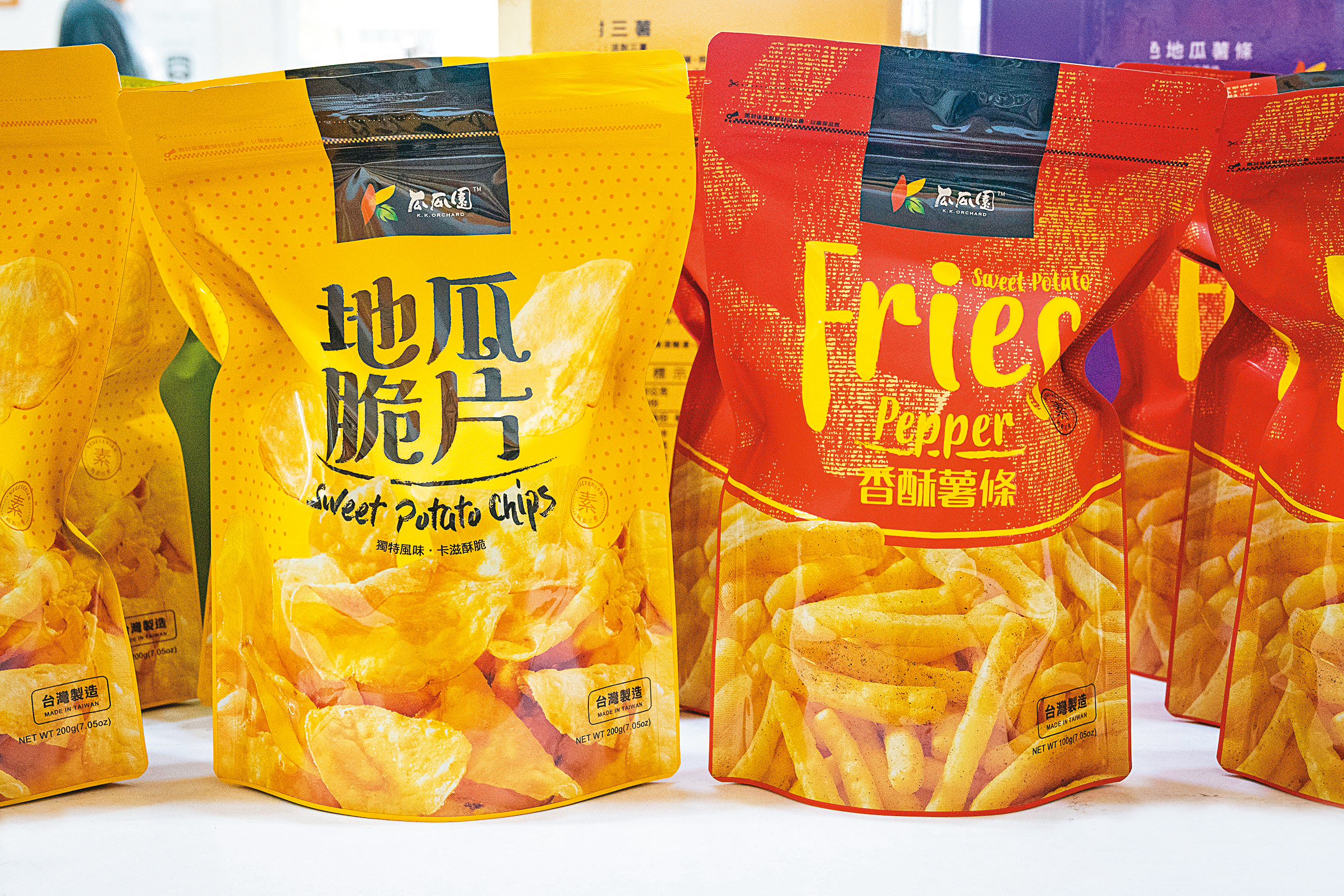 在館中販售各式自製地瓜食品。(地瓜脆片、香酥薯條皆80元/包)