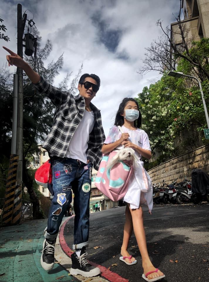 曹格分享女兒近照，掌鏡者是兒子Joe。（翻攝曹格臉書）
