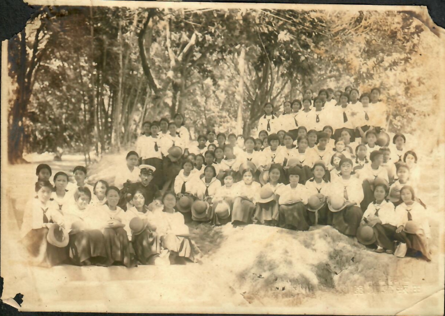 台師大研究生黃彥傑出借一批日治時期的老照片，竟遭雄女遺失，令他相當不滿。（黃彥傑提供）