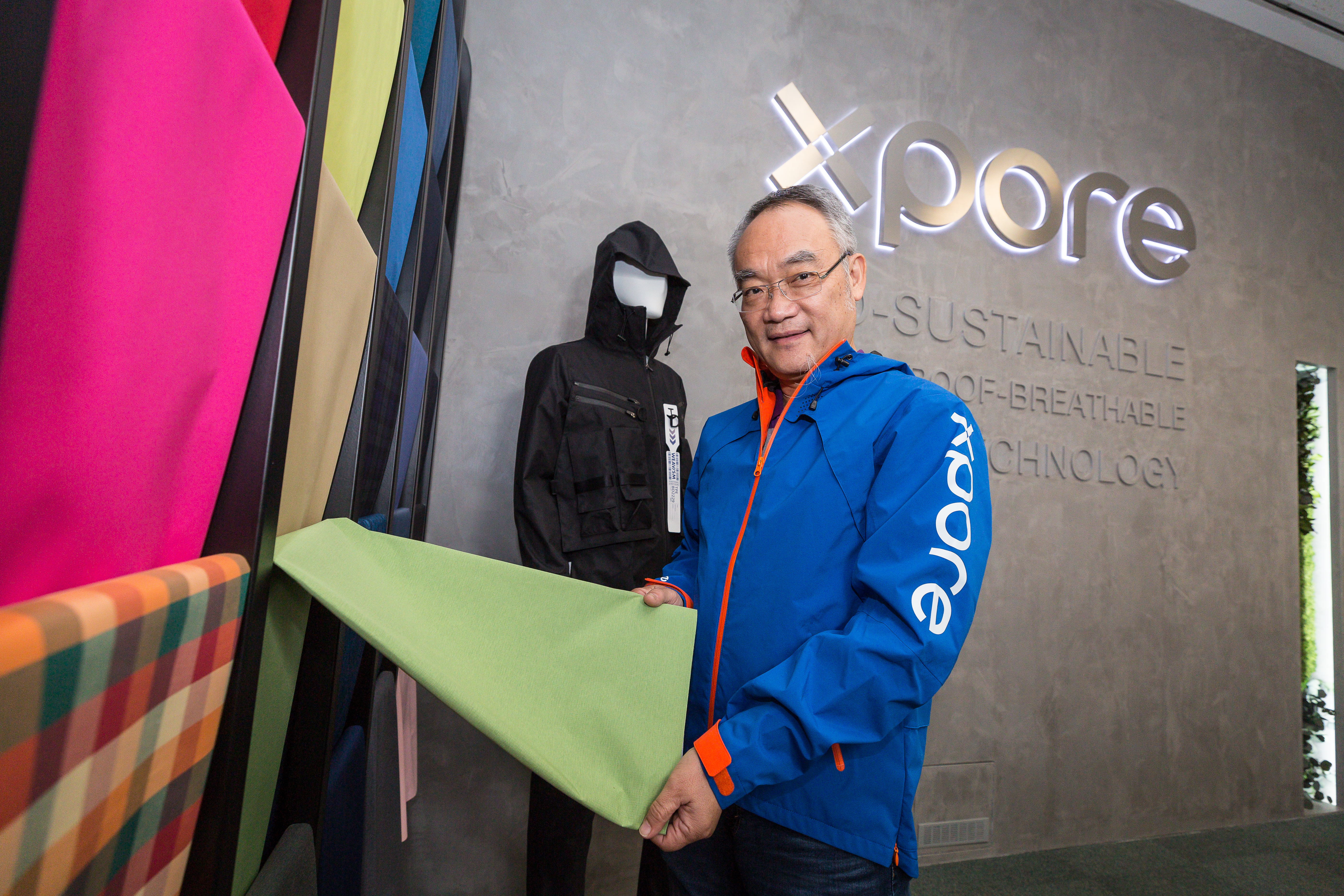 明基材董事長陳建志掌舵轉型生醫，跨界推出全新織物品牌「Xpore」。