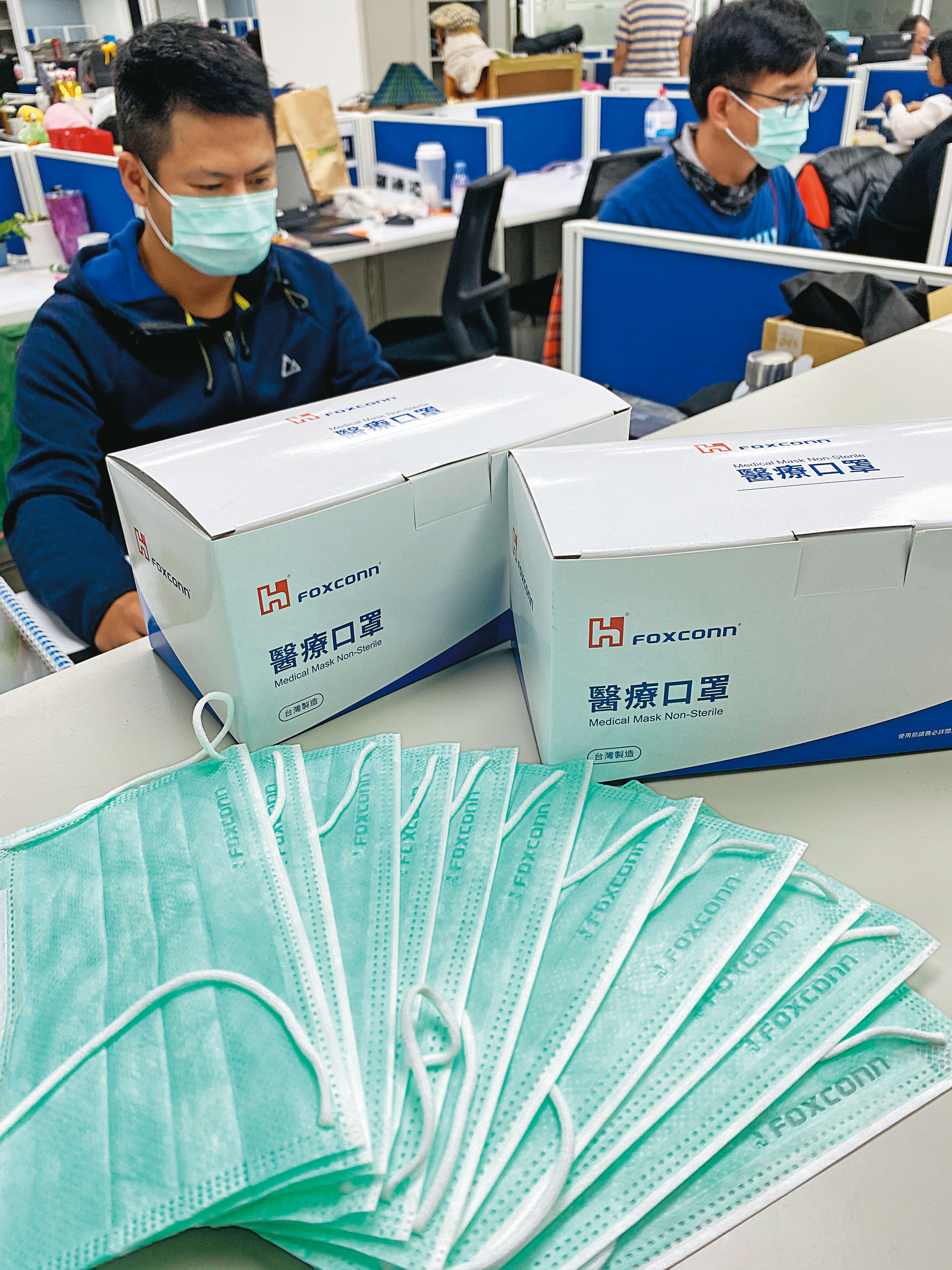 鴻海響應生產防疫物資,今年2月率先投入口罩製造。