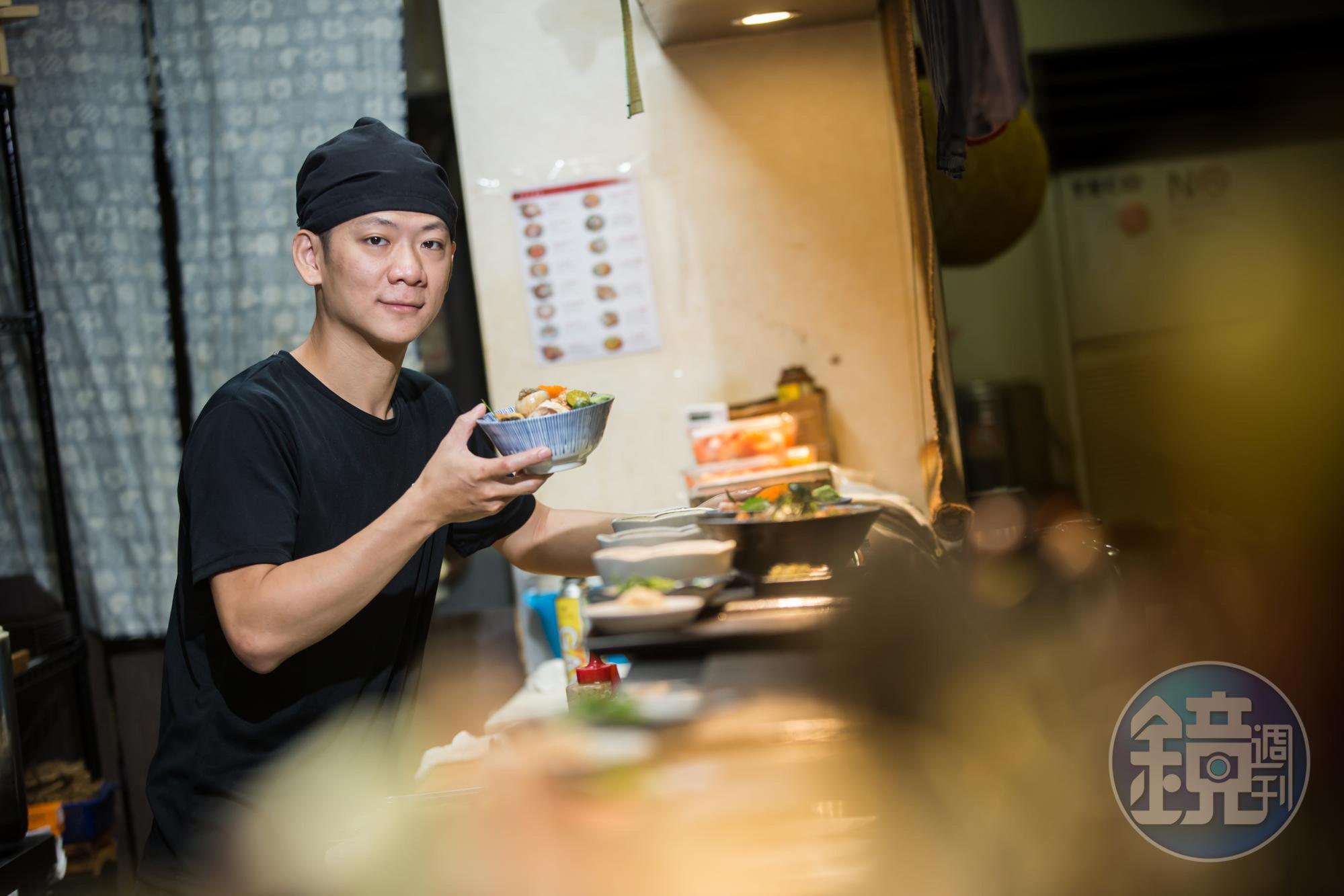 在育幼院長大的陳煥傑,以日本料理一圓創業夢,專攻生熟食丼飯的澄食小人屋,2間店旺季月收合計可達200萬元。