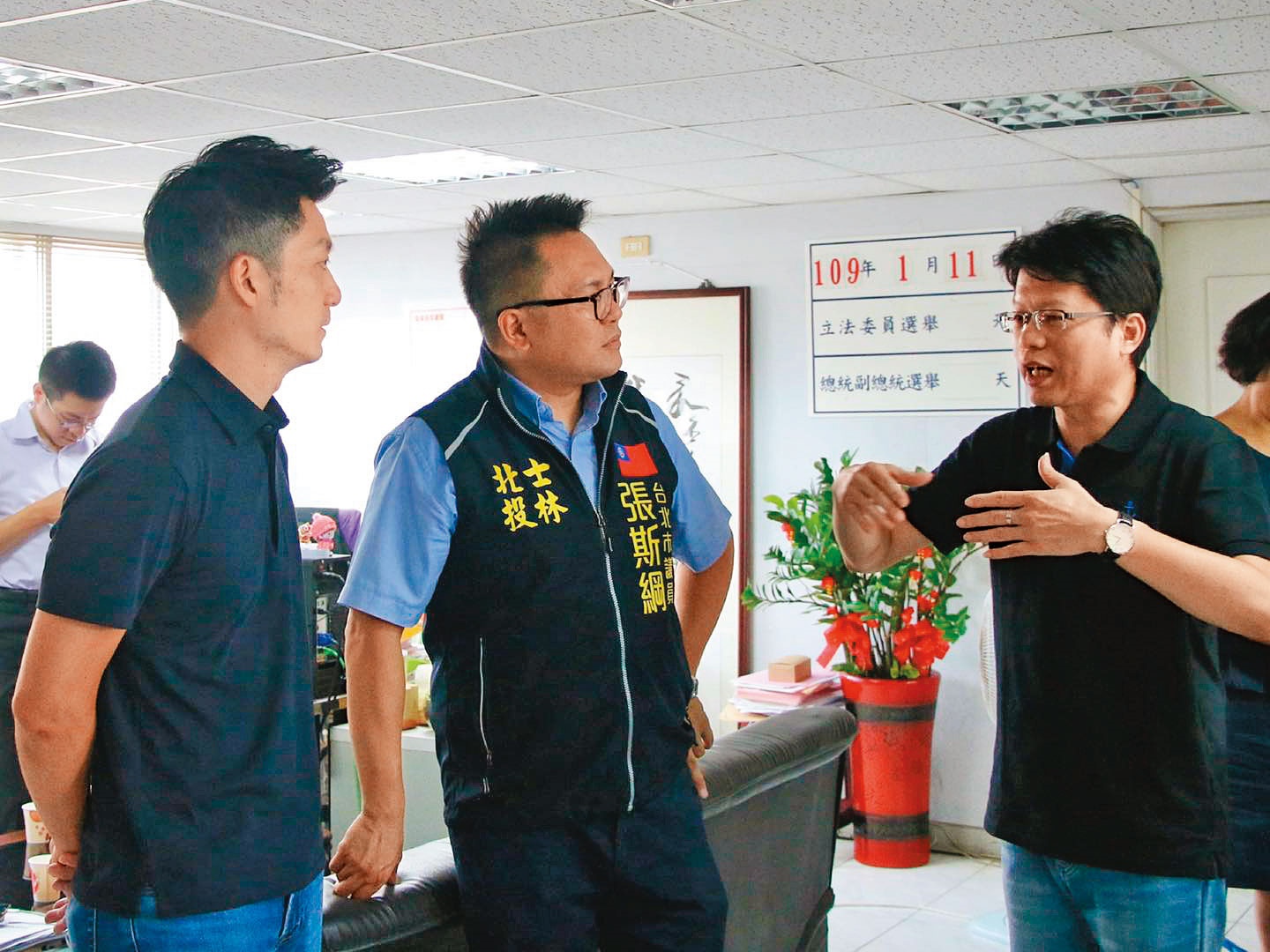 蔣萬安雖遲未對參選表態,但9月已跨出自己的選區,在北投成立法律諮詢服務處。