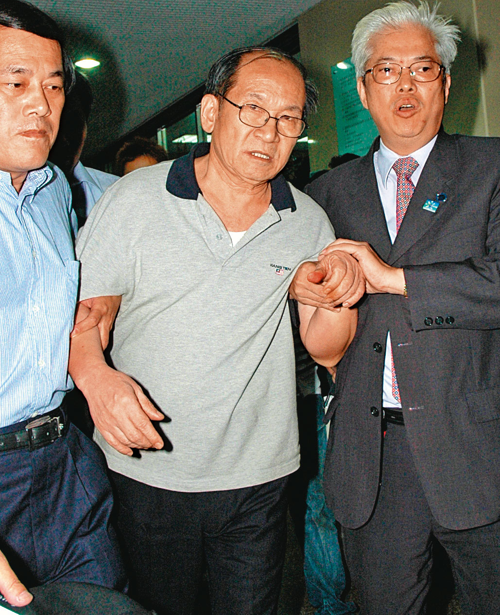 許富男(中)因瀝青工程等弊案,遭法院判刑9年,官司上訴中。(聯合知識庫)
