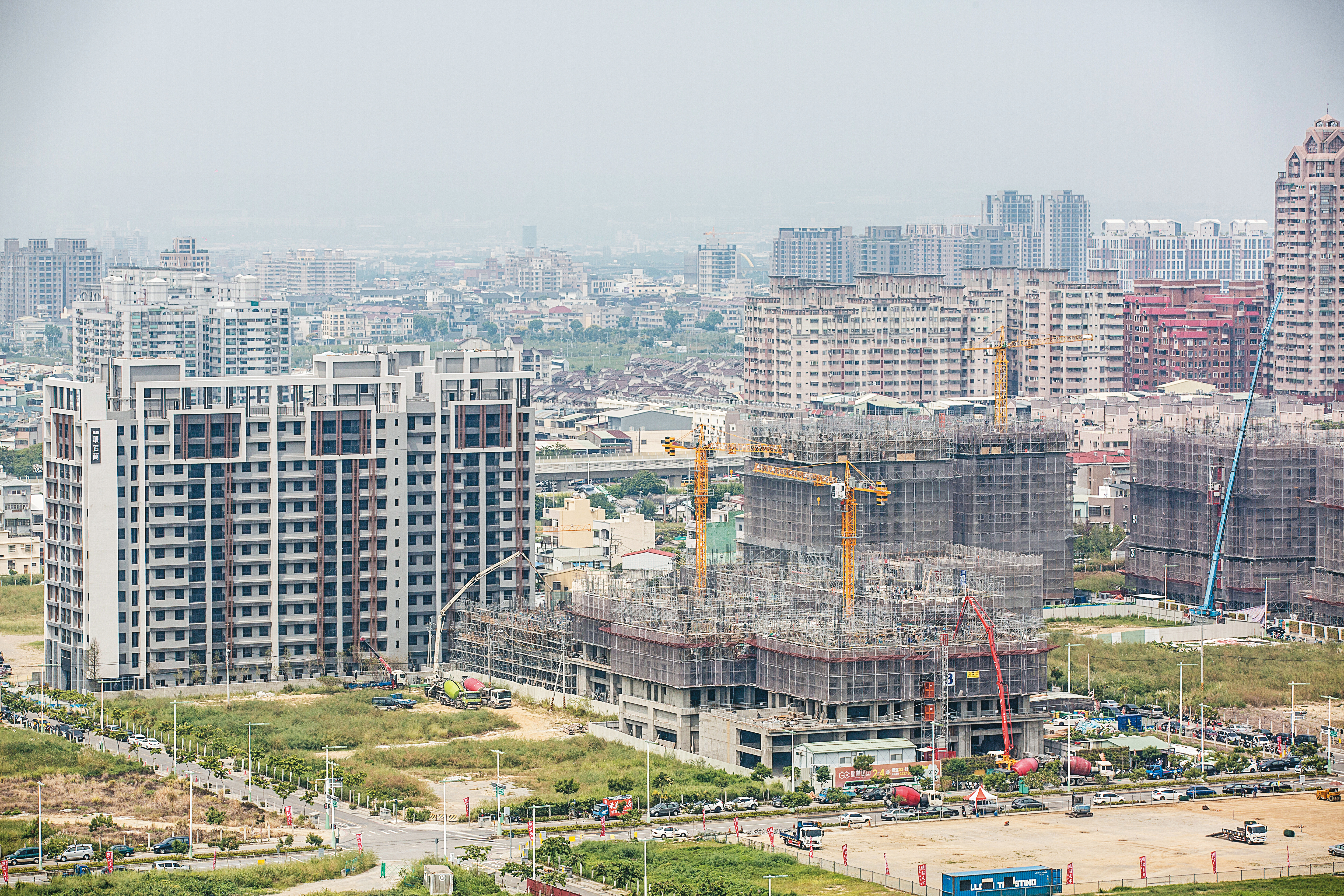 低利率加上資金回流，中南部房市猛漲，政府應成立跨部會小組應對。