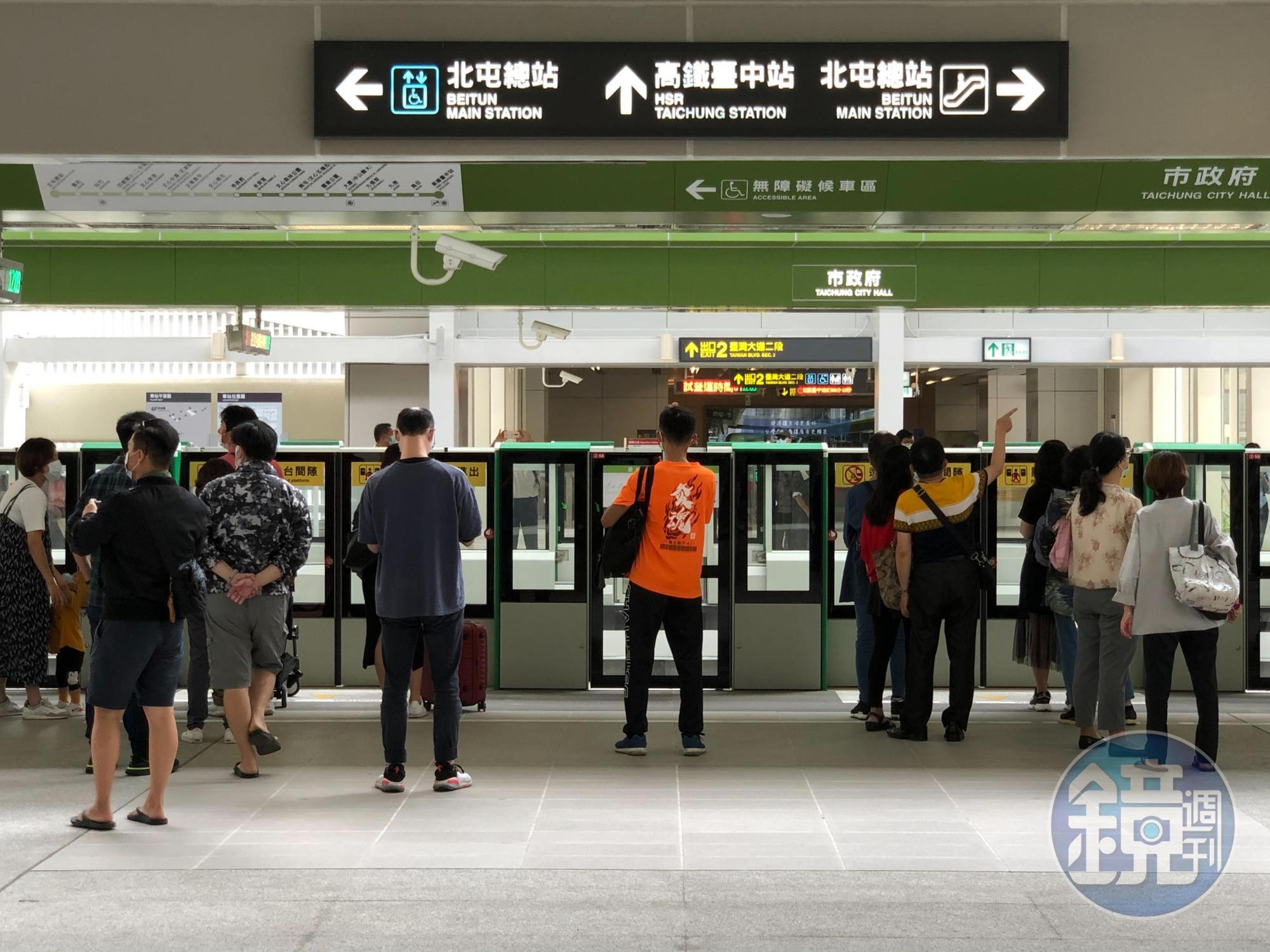 台中捷運試營運首日就有人造謠「翻車」，該網友遭警方送辦。