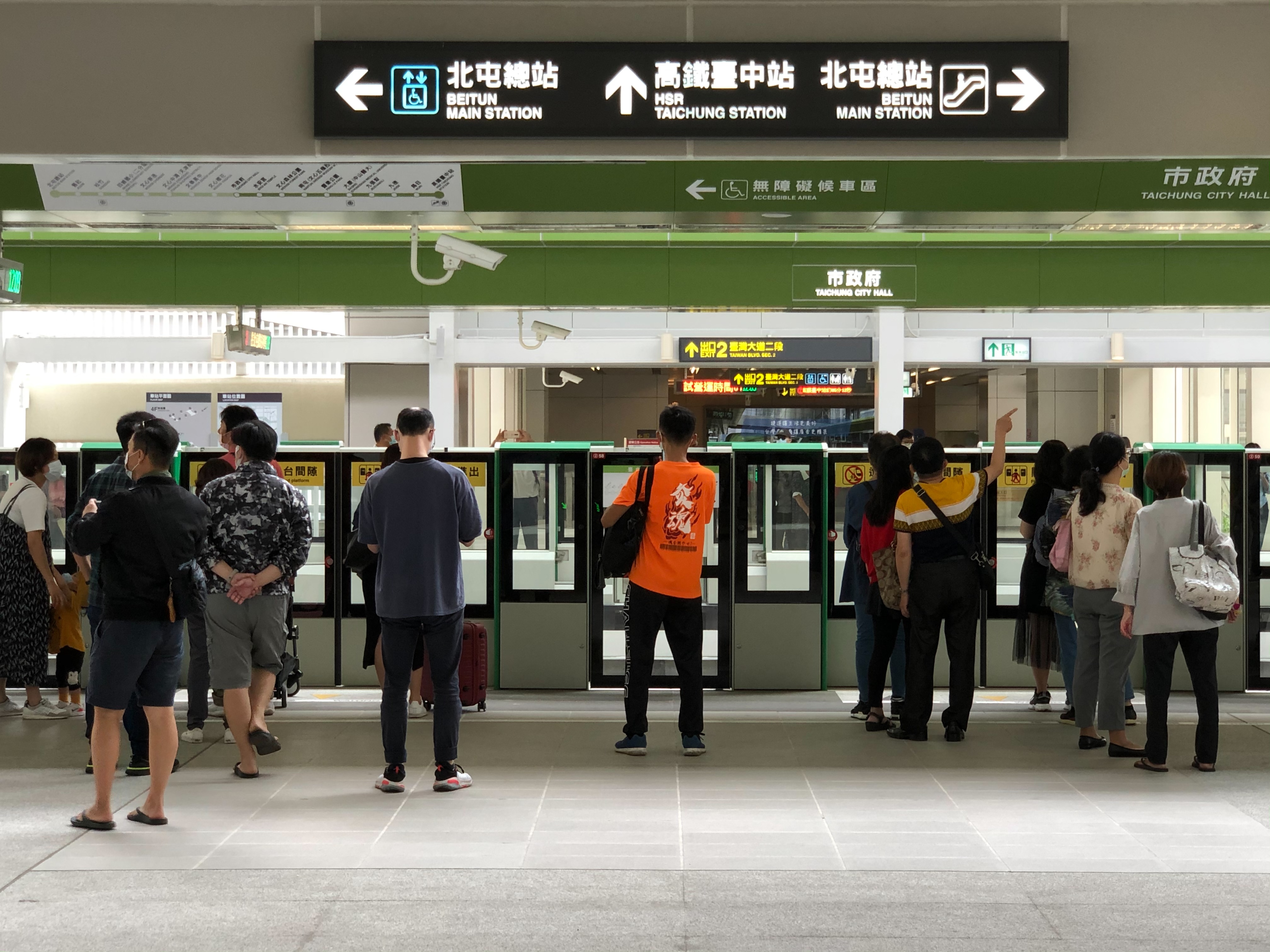 台中捷運試營運首日就有人造謠「翻車」，該網友遭警方送辦。