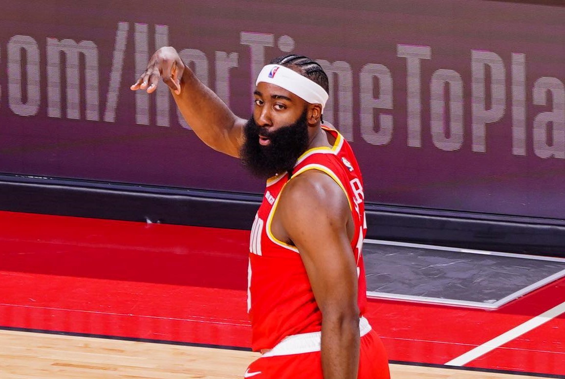 哈登與火箭隊的矛盾越來越母湯，從哈登擺爛訓練營，教練的無可奈何到母親與酸民互嗆，事態一發不可收拾。（翻攝自James Harden臉書）