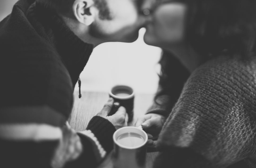 網友透露男友與媽媽的關係過密，掀起討論。示意圖，非當事者。（pexels提供）