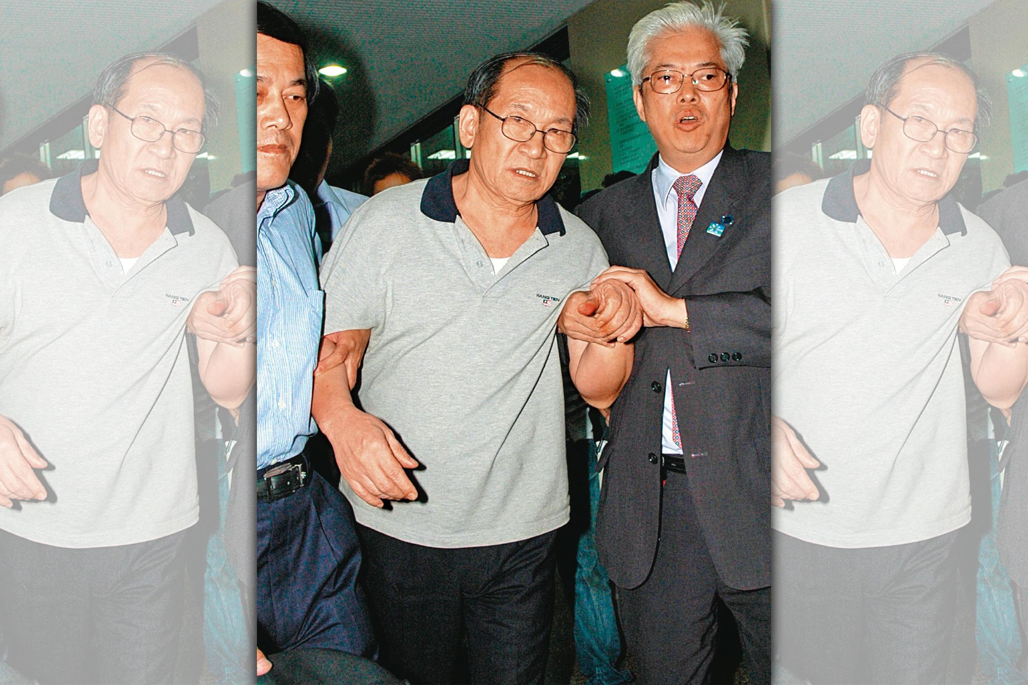 許富男(中)因瀝青工程等弊案,遭法院判刑9年,官司上訴中。(聯合知識庫)