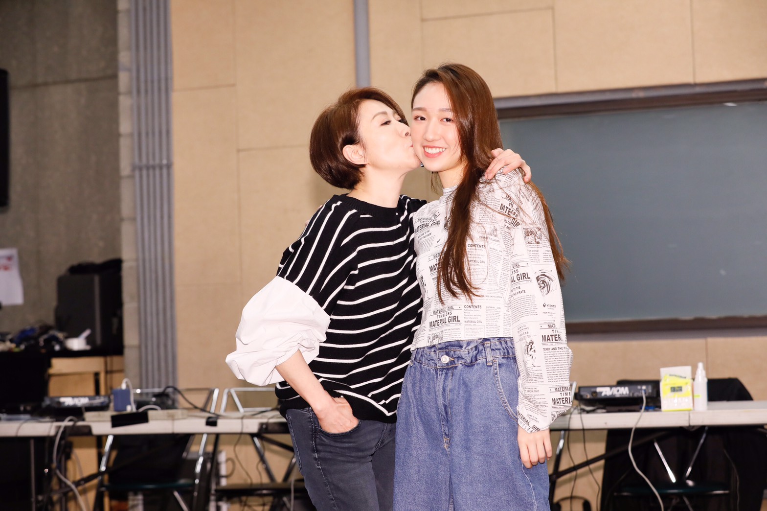 女兒王敏淳（右）幫媽媽補身子，李翊君（左）相當感動。