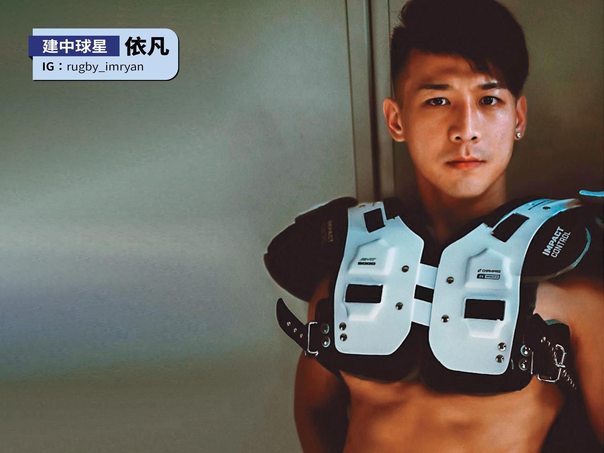 依凡因穿建中制服照而登上熱搜;曾是建中橄欖球隊「黑衫軍」一員的他,在寫真集中展現橄欖球員的英姿。(尖端出版提供)