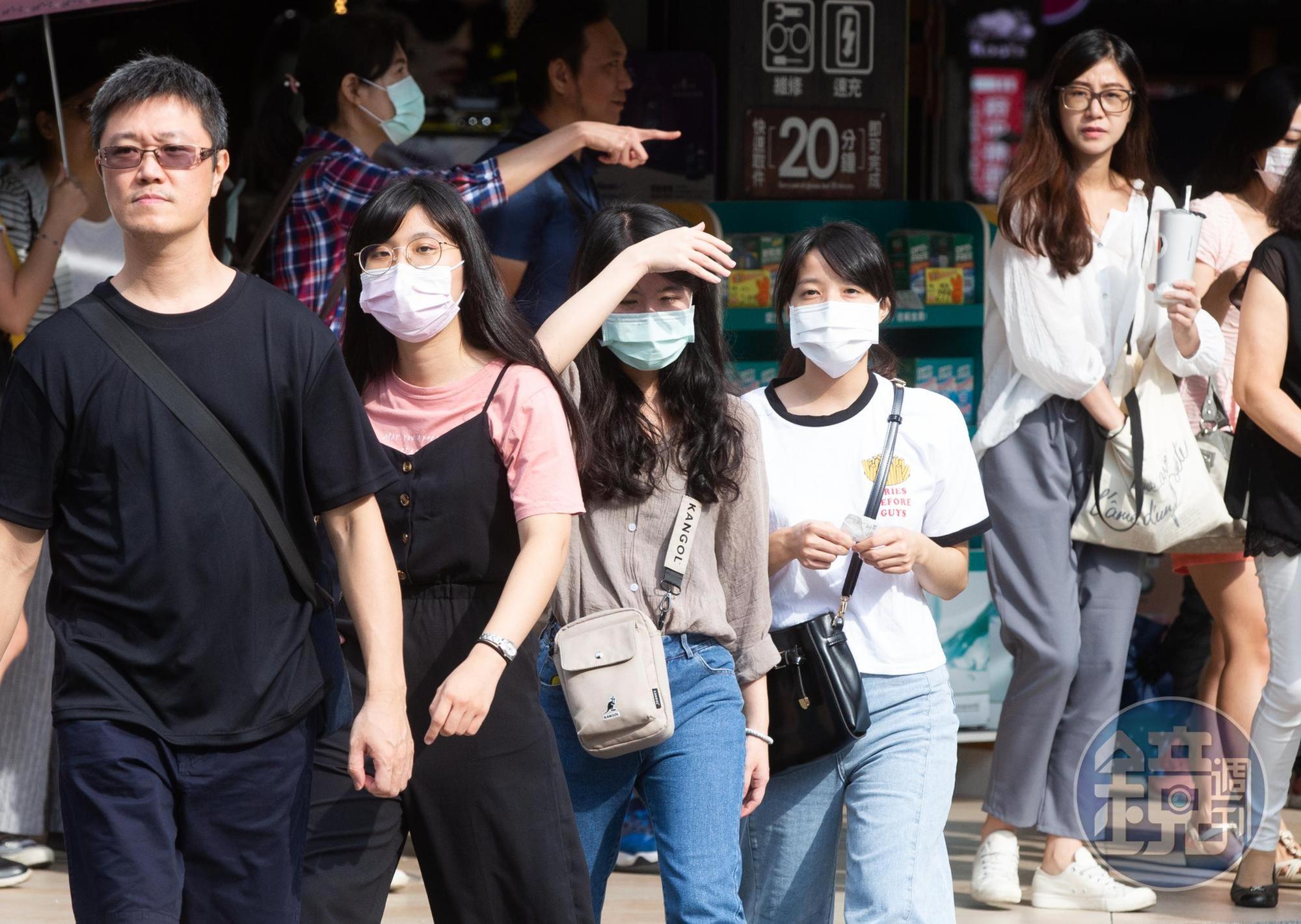 今(18日)各地天氣大多晴朗穩定,僅東半部沿海地區有零星降雨。