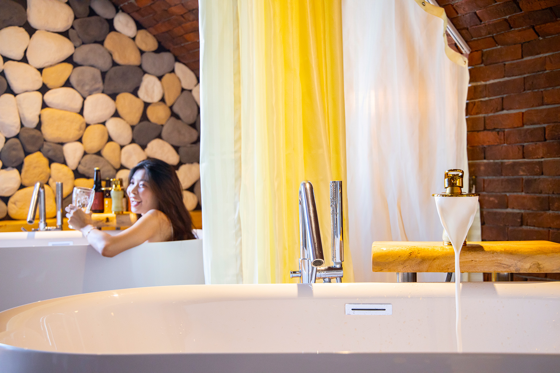 「纖碧爾酒廠」有一座讓人彷如置身歐洲老啤酒廠的復古啤酒浴場。