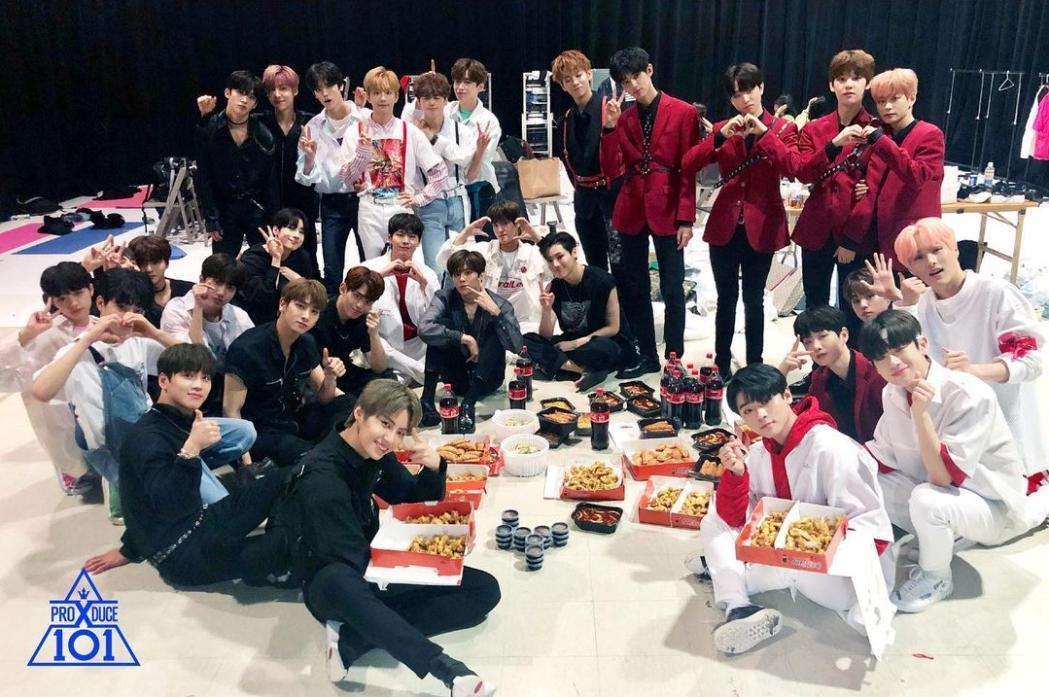 《PRODUCE 101》系列節目透過觀眾投票，決定參賽練習生的未來，沒想到卻爆出造假風波。（翻攝自produce_x_101 instagram）