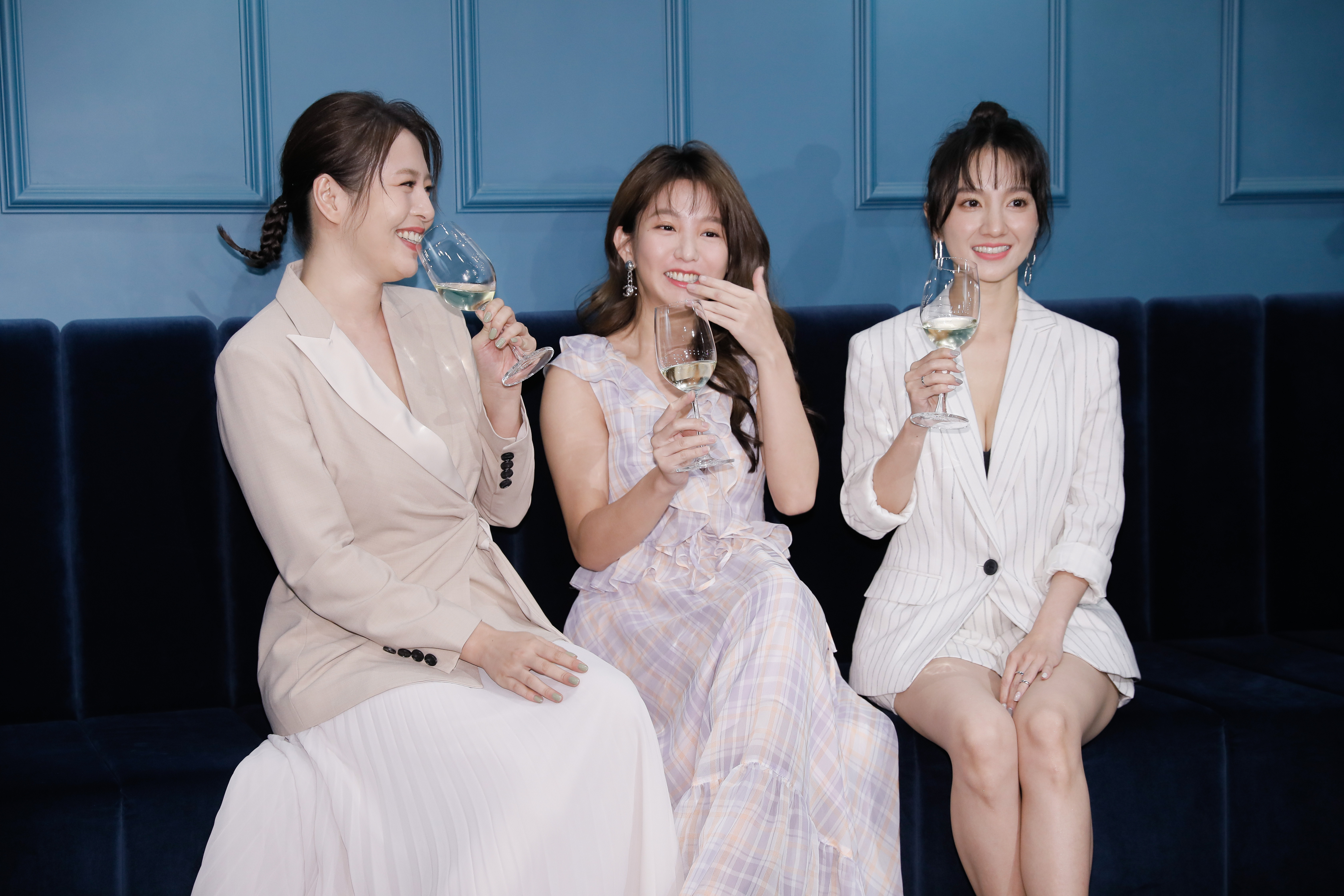 郭書瑤（中）與劉品言（左）、張寗（右）宣傳新戲《未來媽媽》。（本刊資料照）