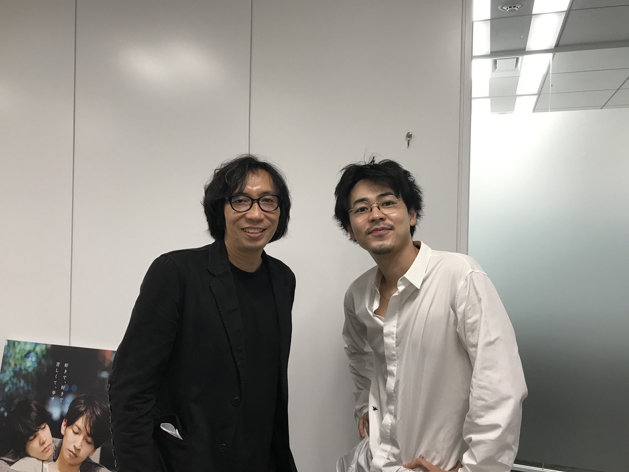 行定勲(左)和成田凌在電影開拍前詢問不少同志意見,將其反應在作品中。(翻攝自《愛在末路之境》Twitter)