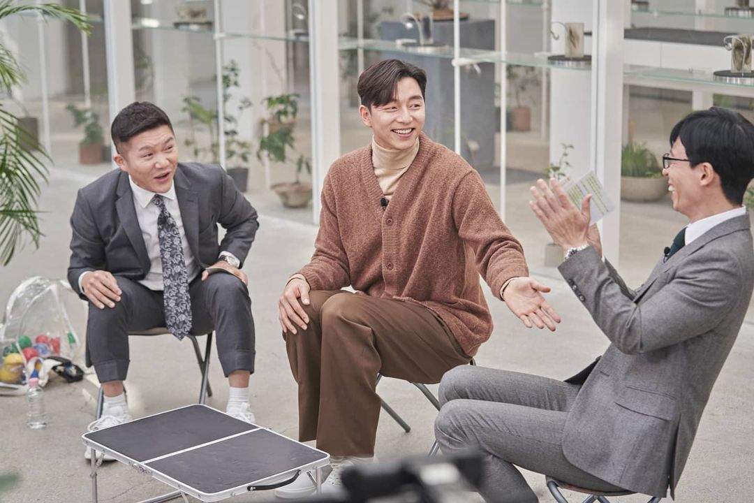 孔劉（中）為宣傳新戲上劉在錫（右）和曹世鎬主持的節目《劉QUIZ ON THE BLOCK》作客，睽違7年與劉在錫同台。（翻攝自《劉QUIZ ON THE BLOCK》Instagram）