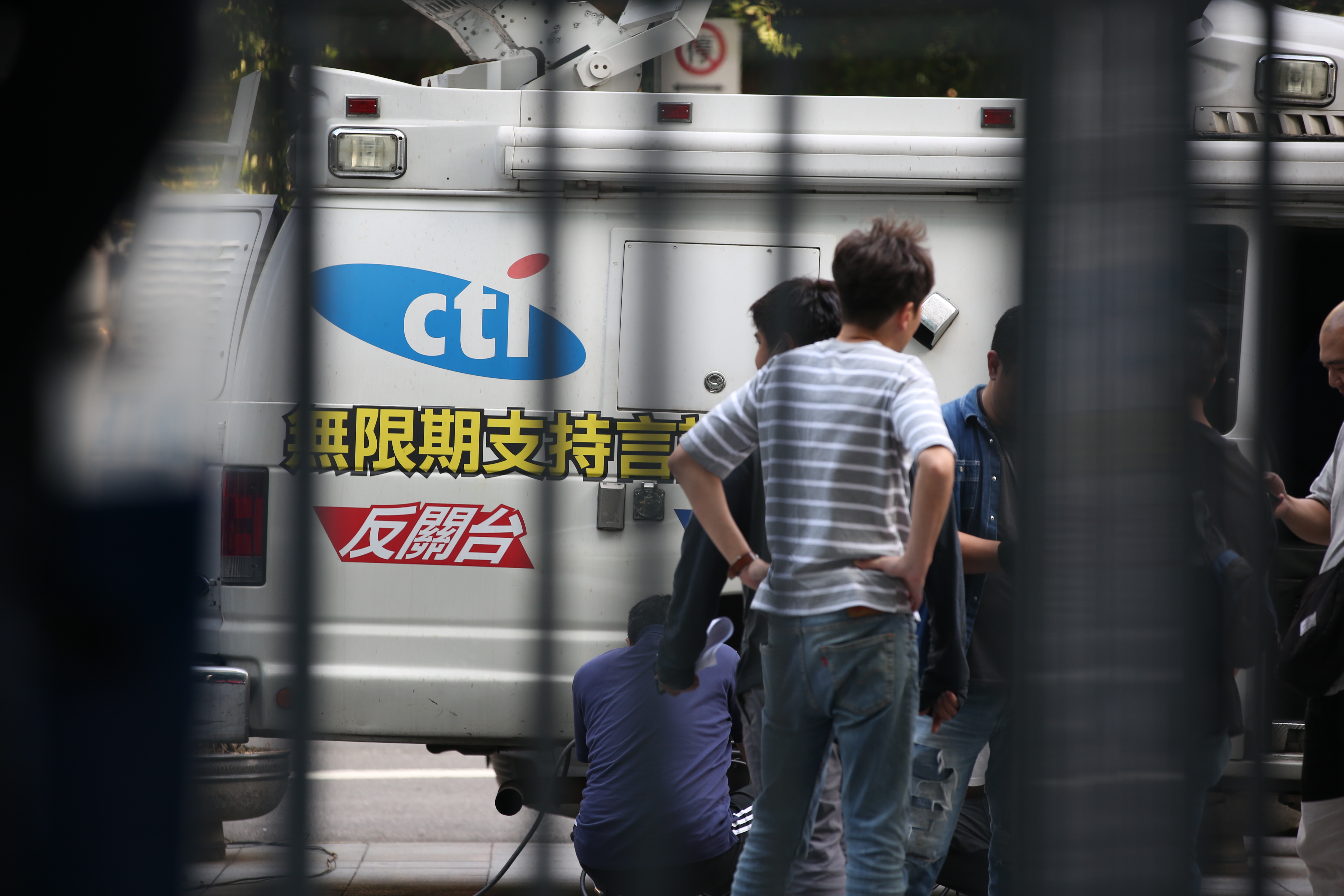 中天新聞台發表聲明表示，今天是台灣解嚴30多年來，新聞自由與言論自由最黑暗的一天。