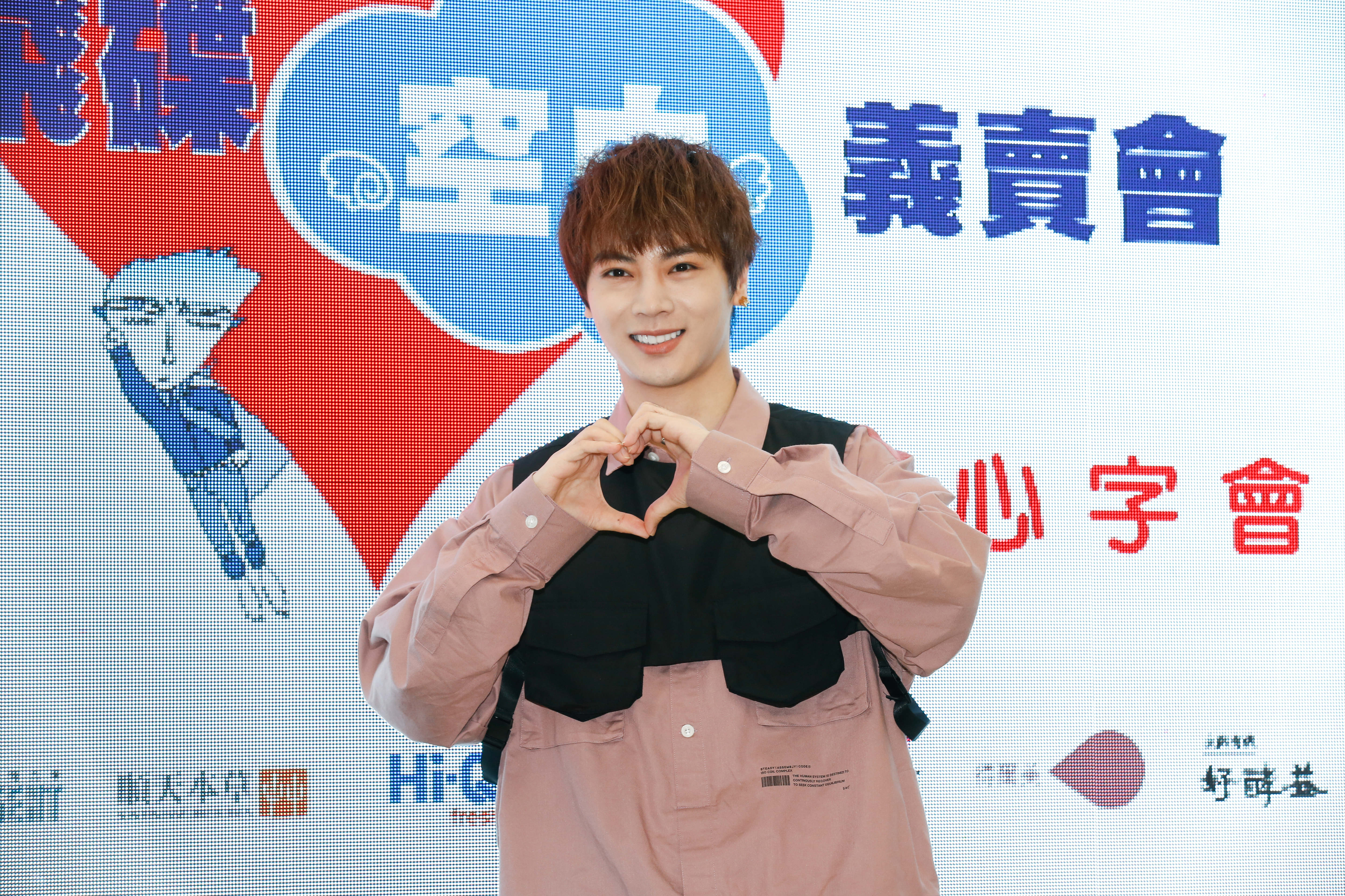 古曜威在記者會現場呼籲,「透過網路交友,與網友見面,一定要結伴同行,以及要告知父母或朋友,凡事安全第一」。